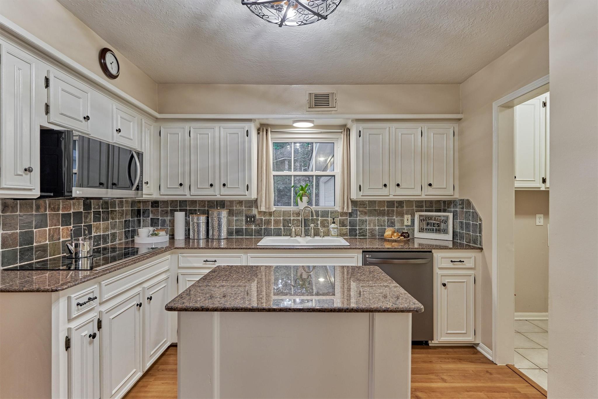 12 Thimbleberry Court