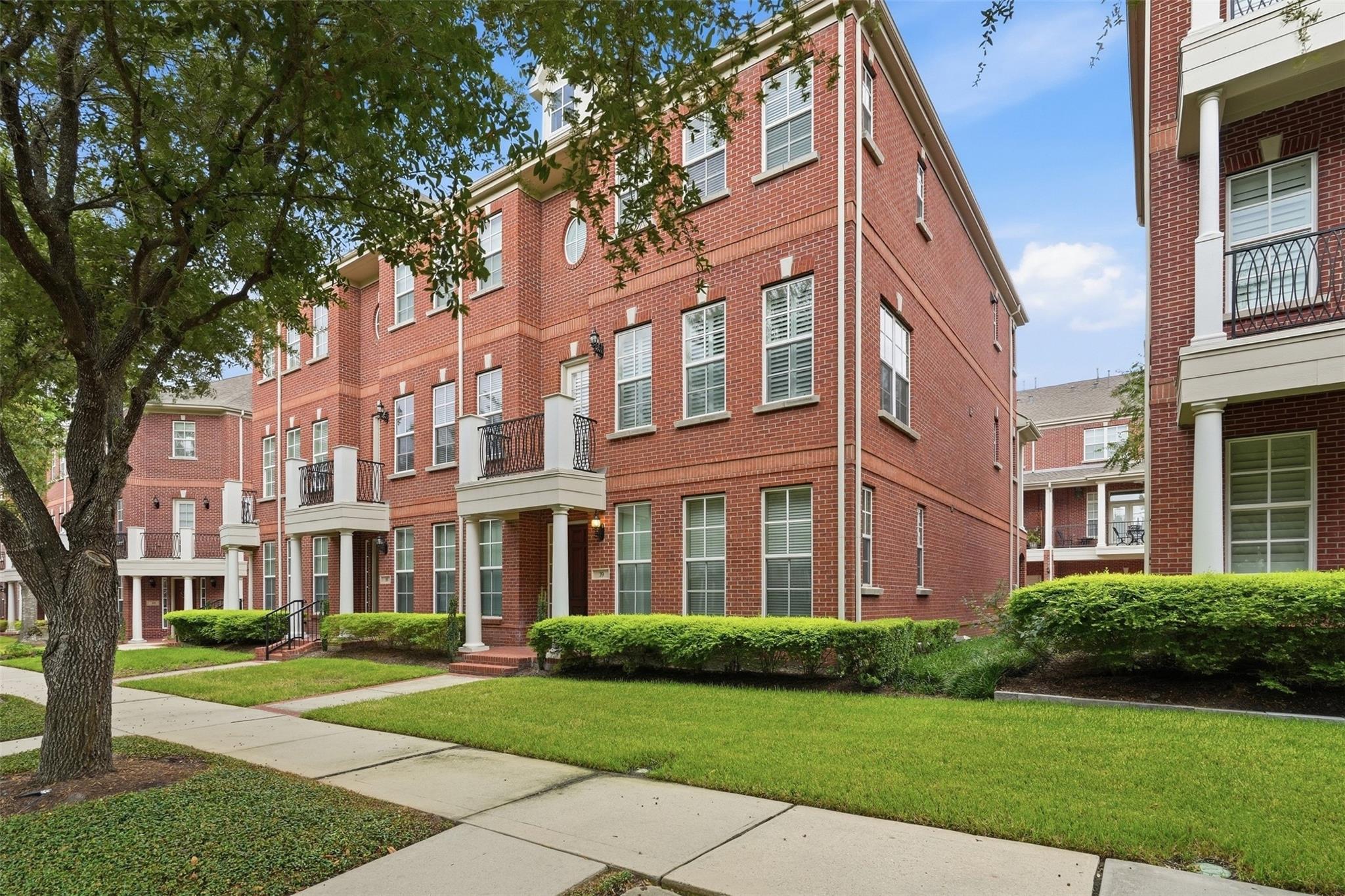 39 Islewood Boulevard E