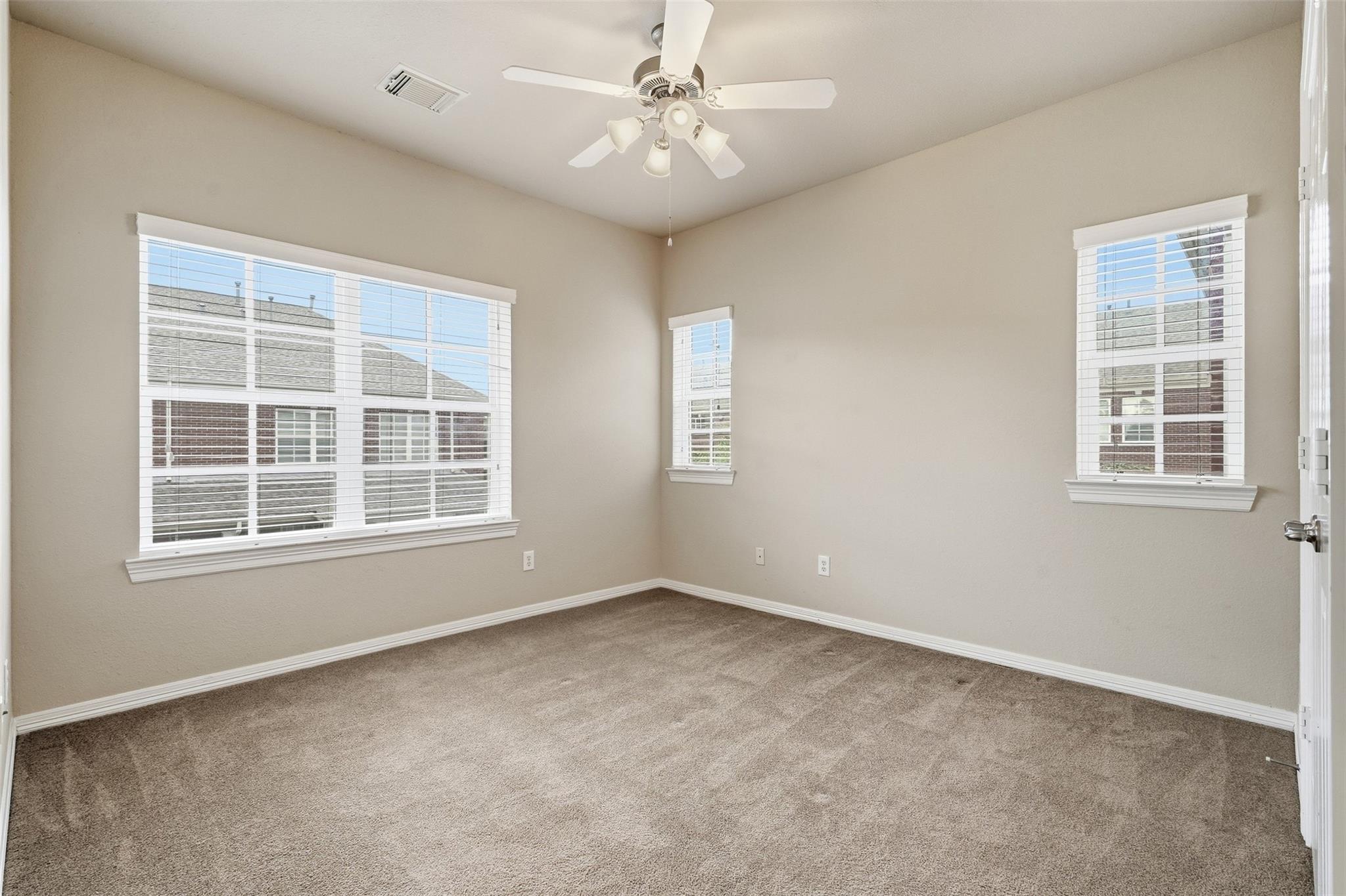 39 Islewood Boulevard E