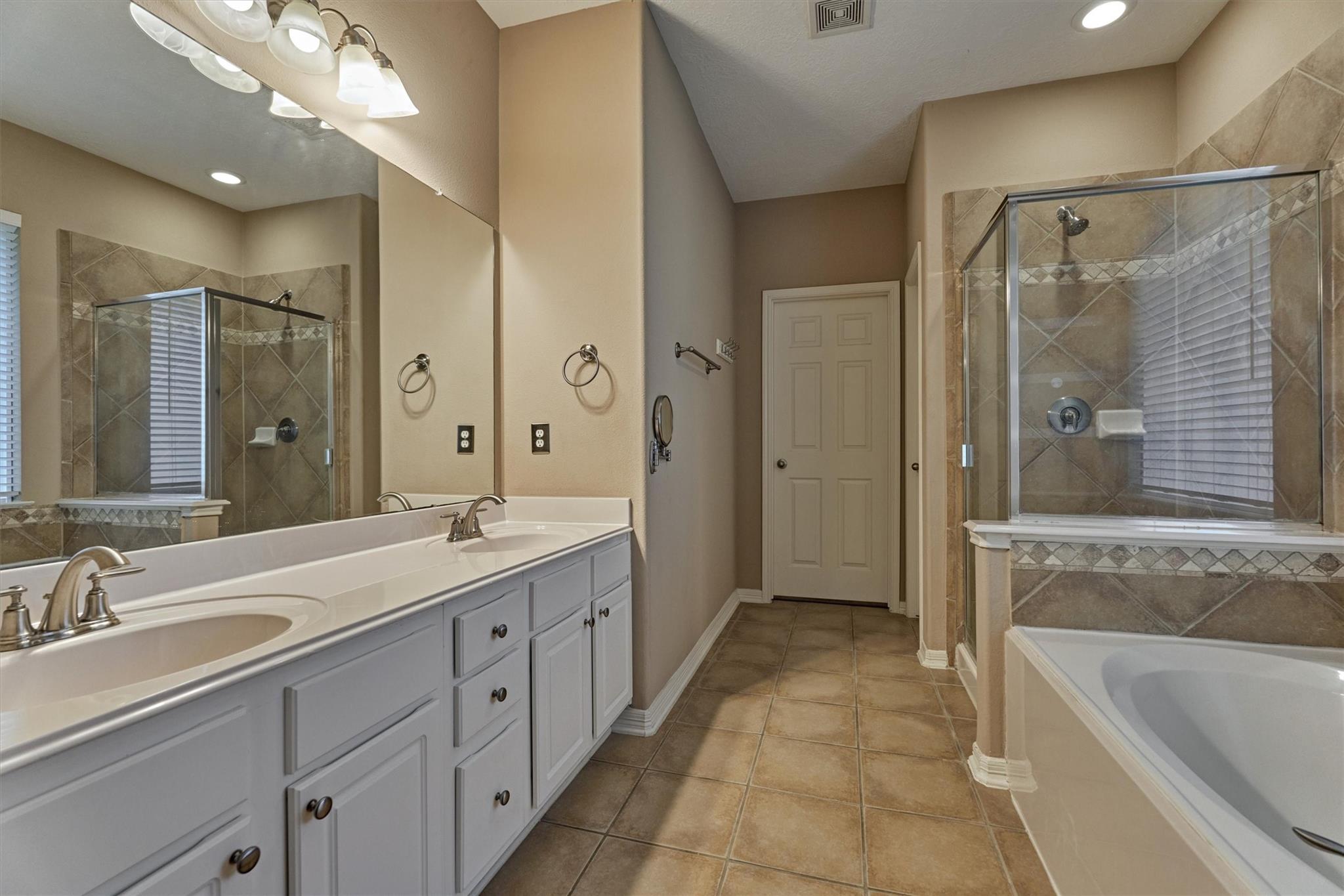 8406 Oak Villa Court