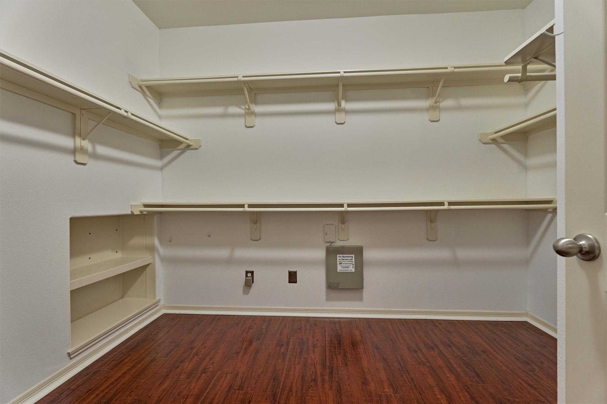 8406 Oak Villa Court