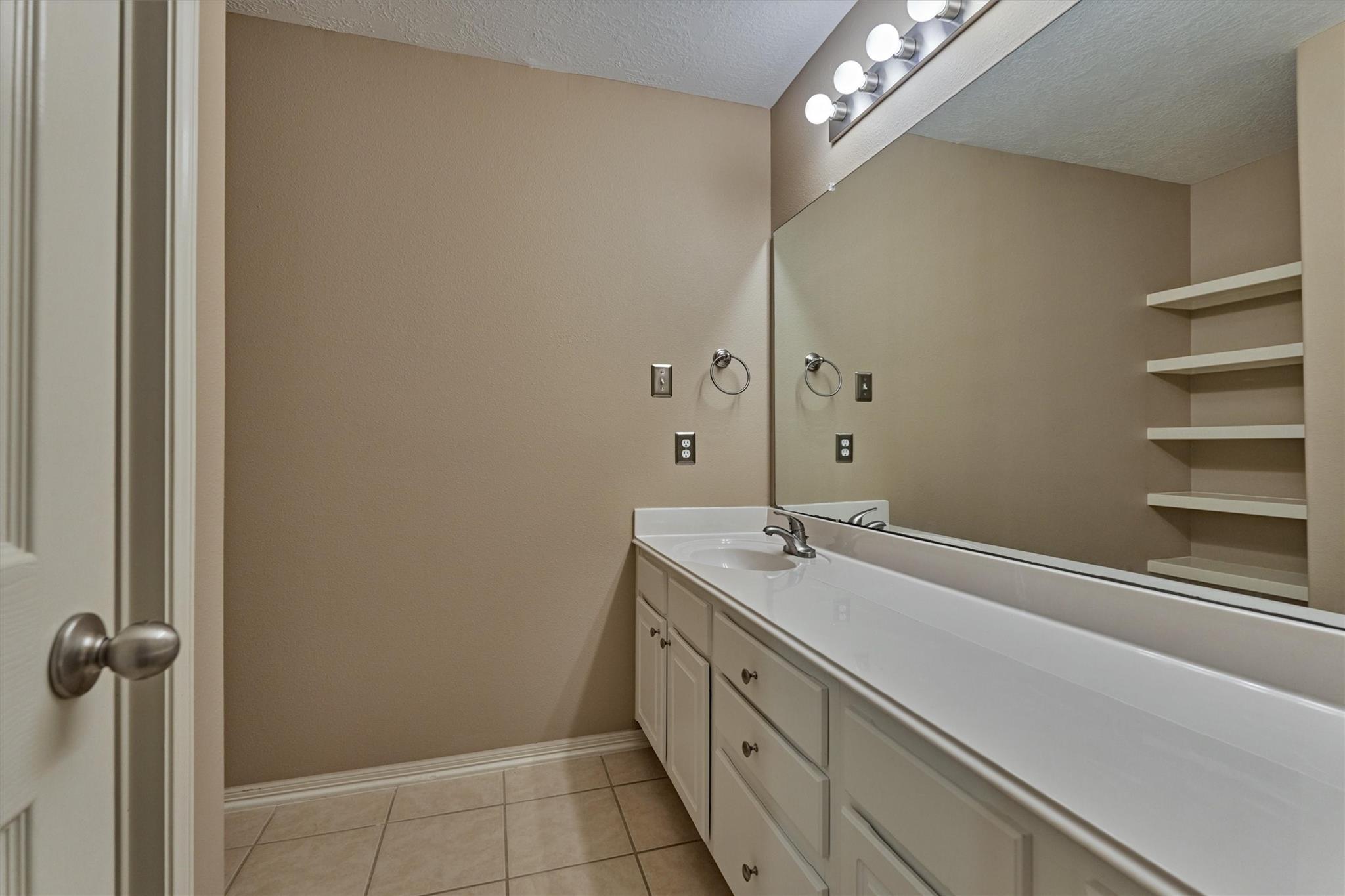 8406 Oak Villa Court