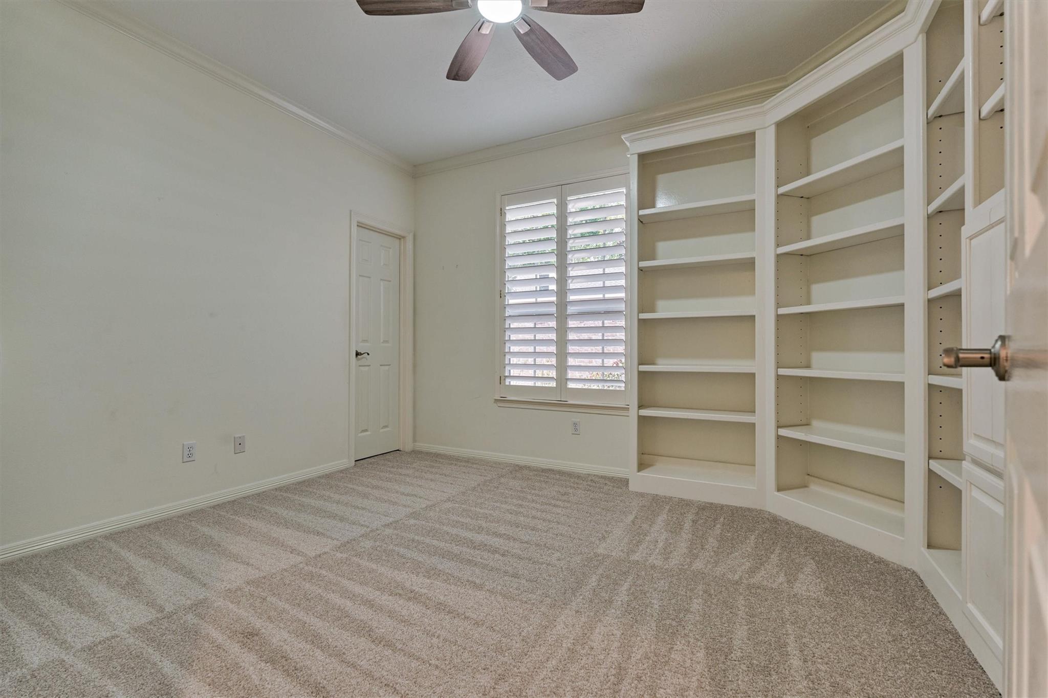 74 S Castlegreen Circle
