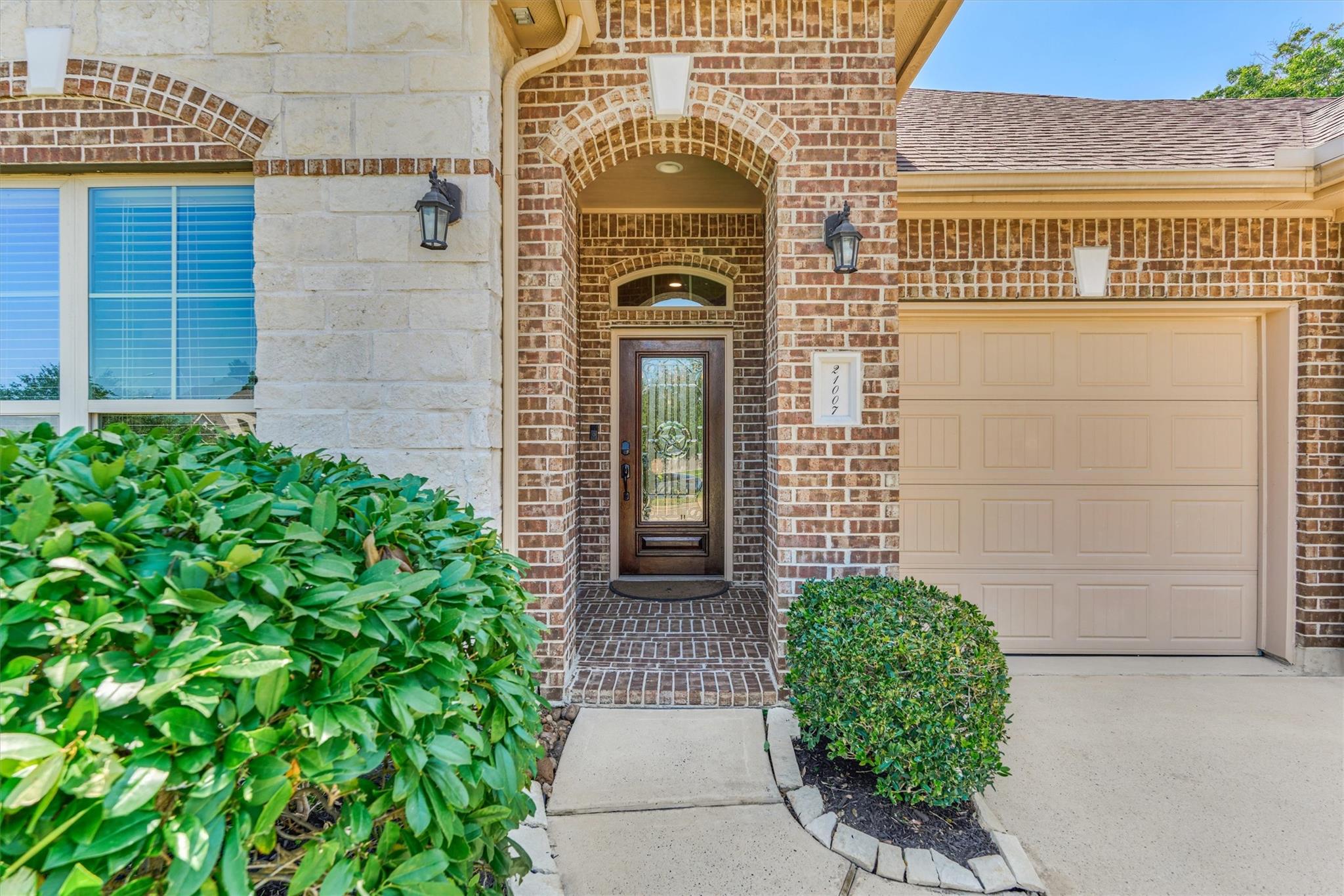 21007 Courtly Manner Court