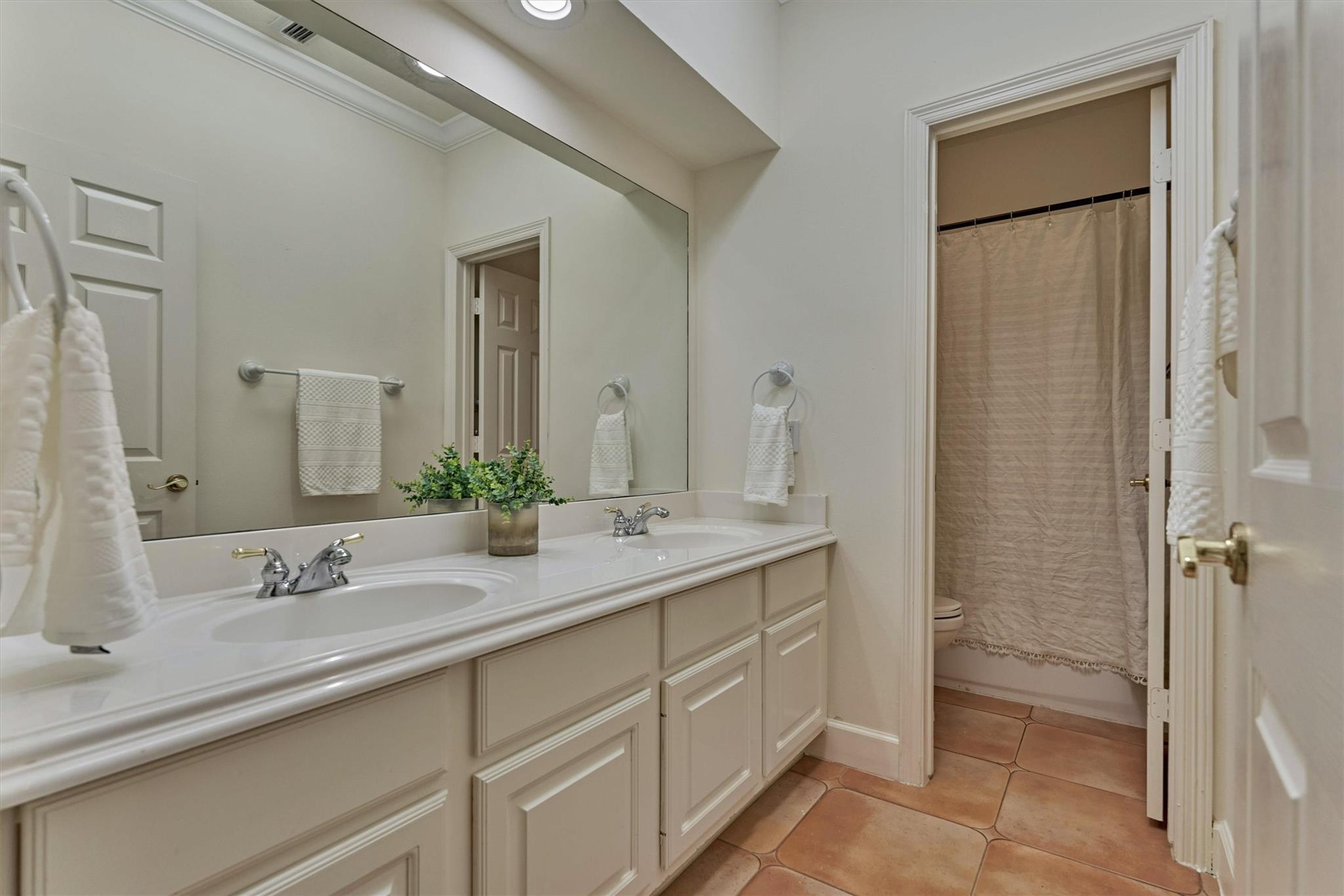 66 S Castlegreen Circle