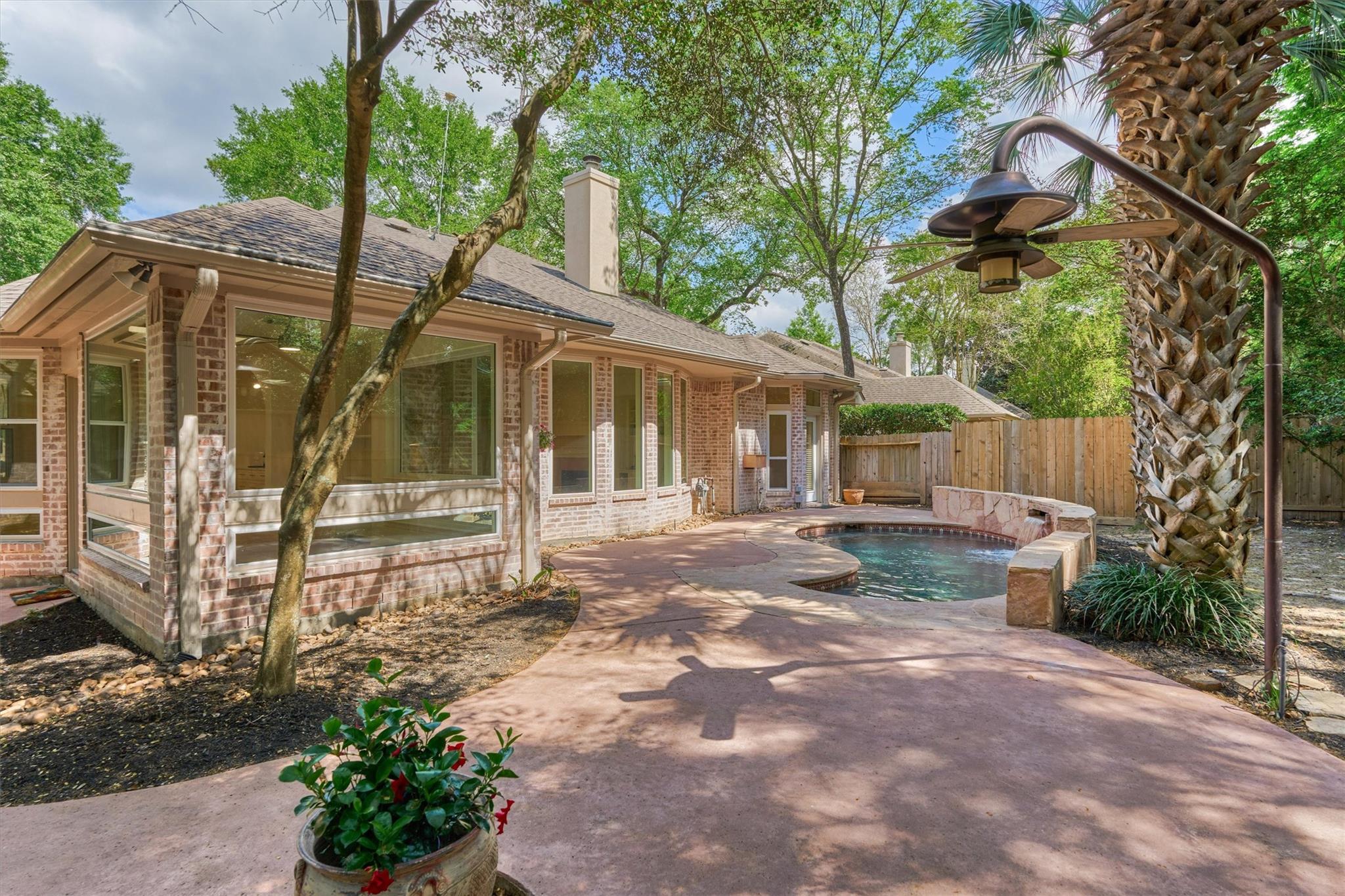 66 S Castlegreen Circle