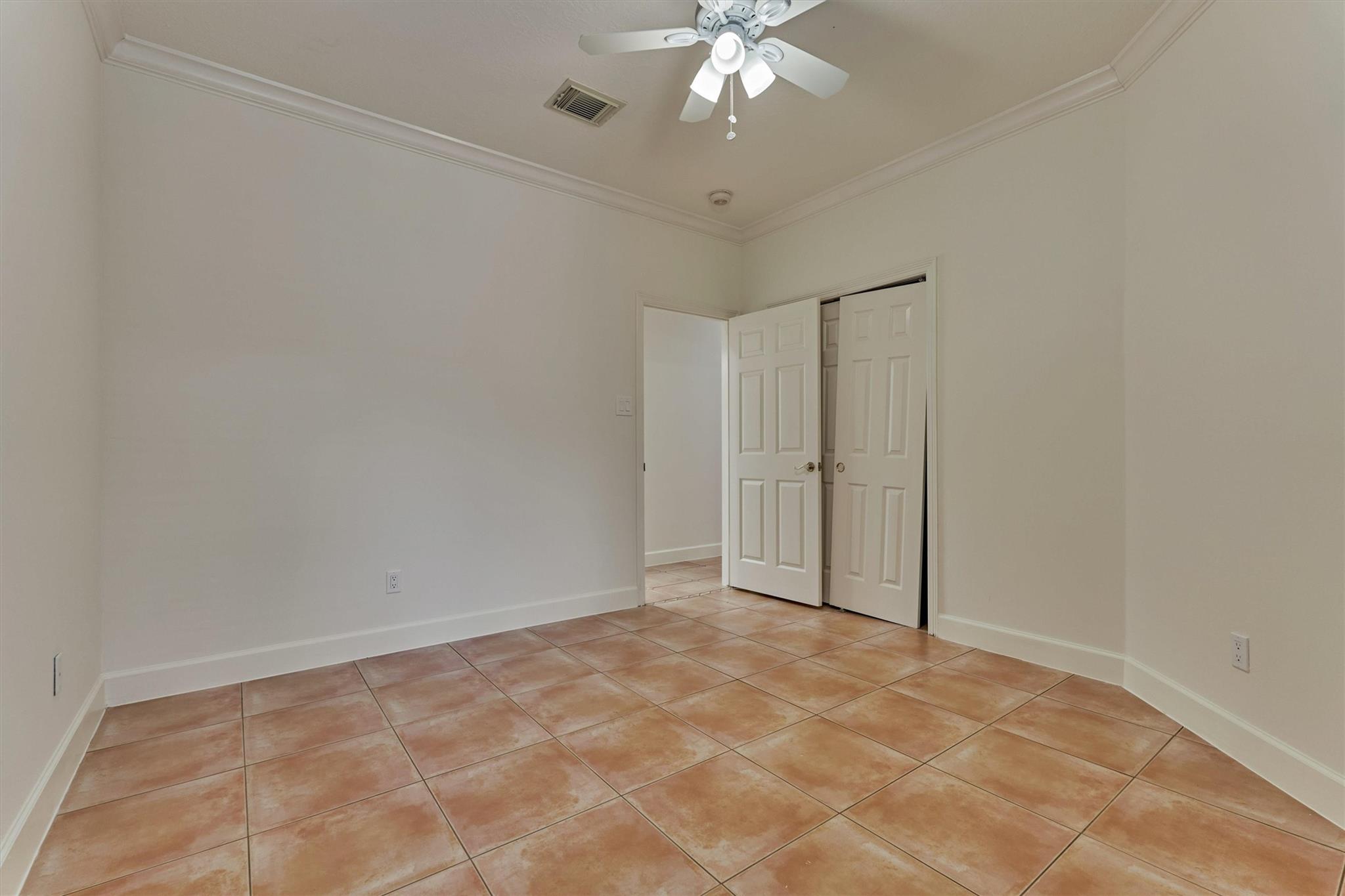 66 S Castlegreen Circle