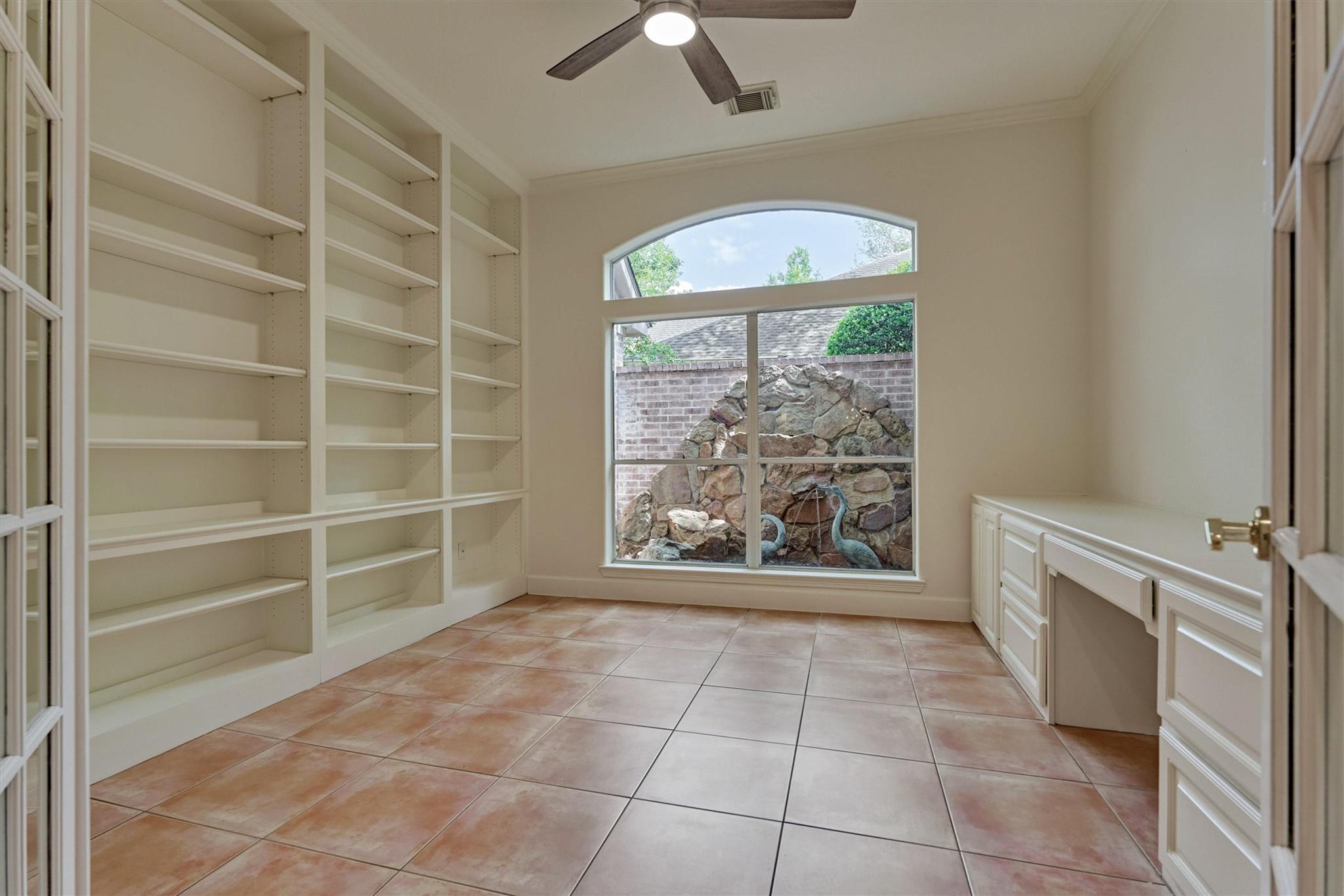 66 S Castlegreen Circle