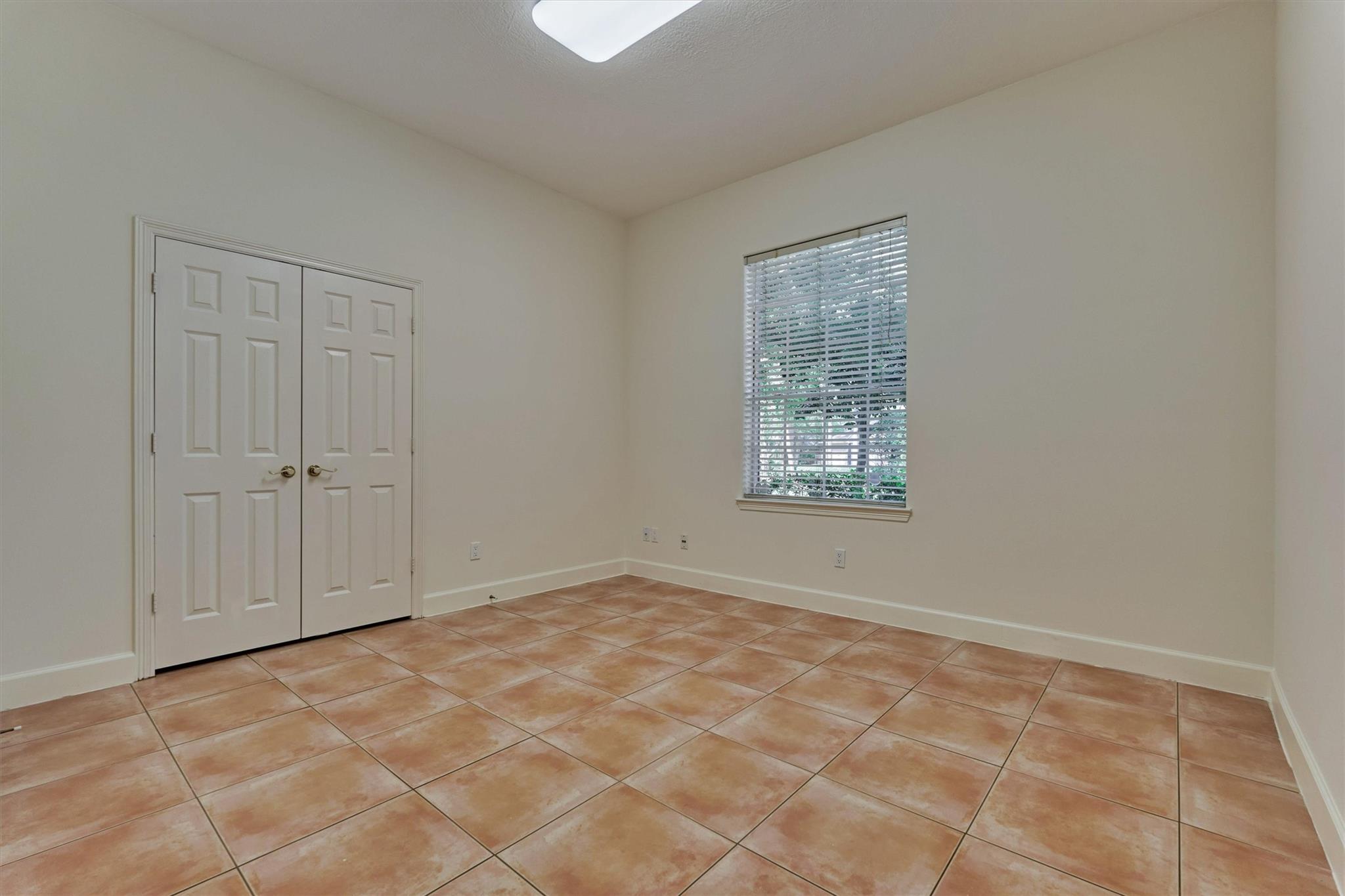 66 S Castlegreen Circle