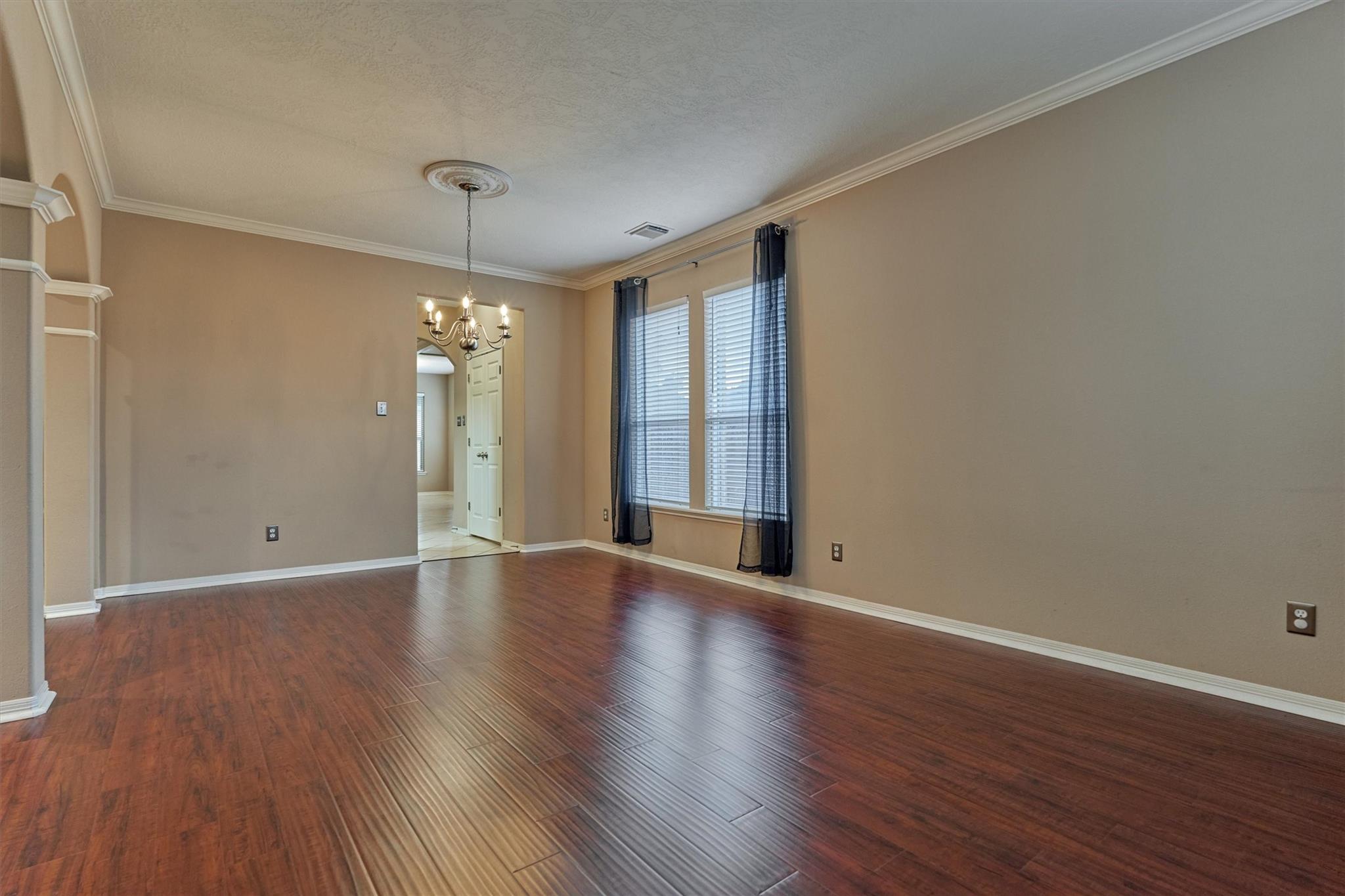 8406 Oak Villa Court