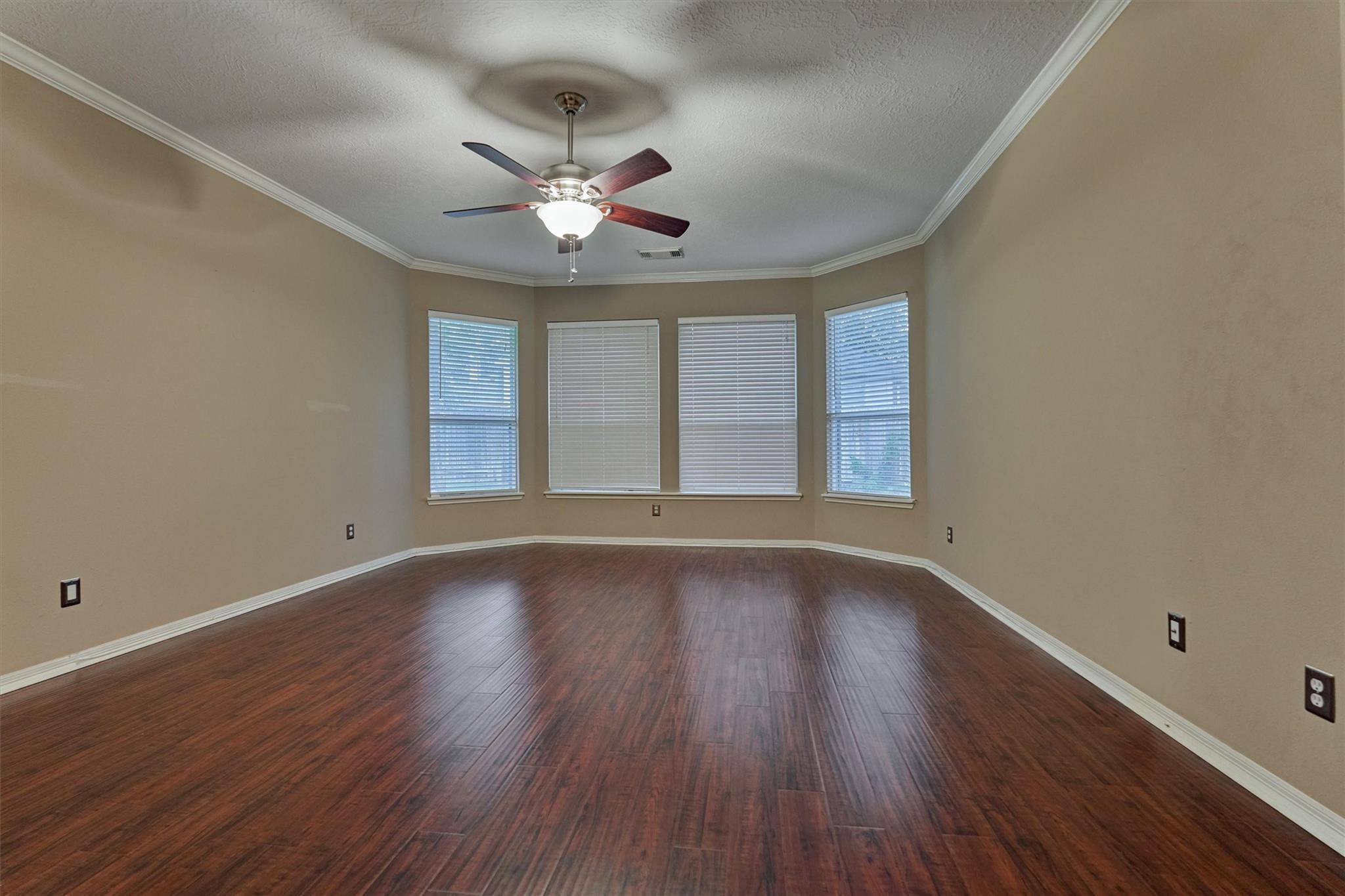 8406 Oak Villa Court