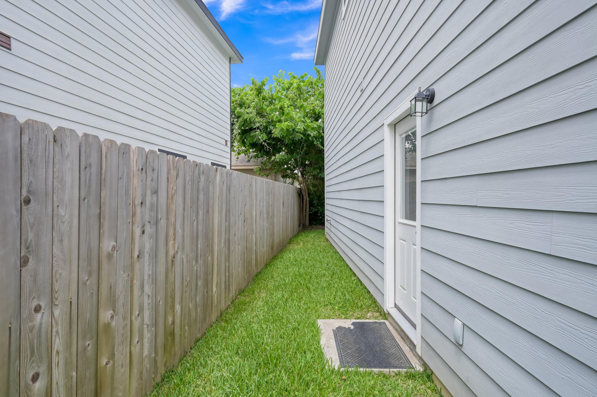 16684 E Ivanhoe