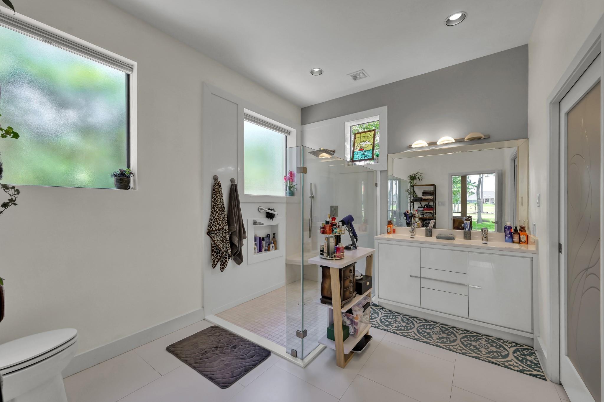 102 Wedgewood Drive W