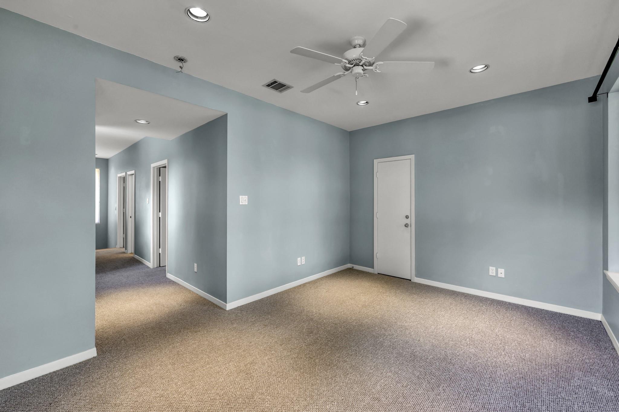 102 Wedgewood Drive W