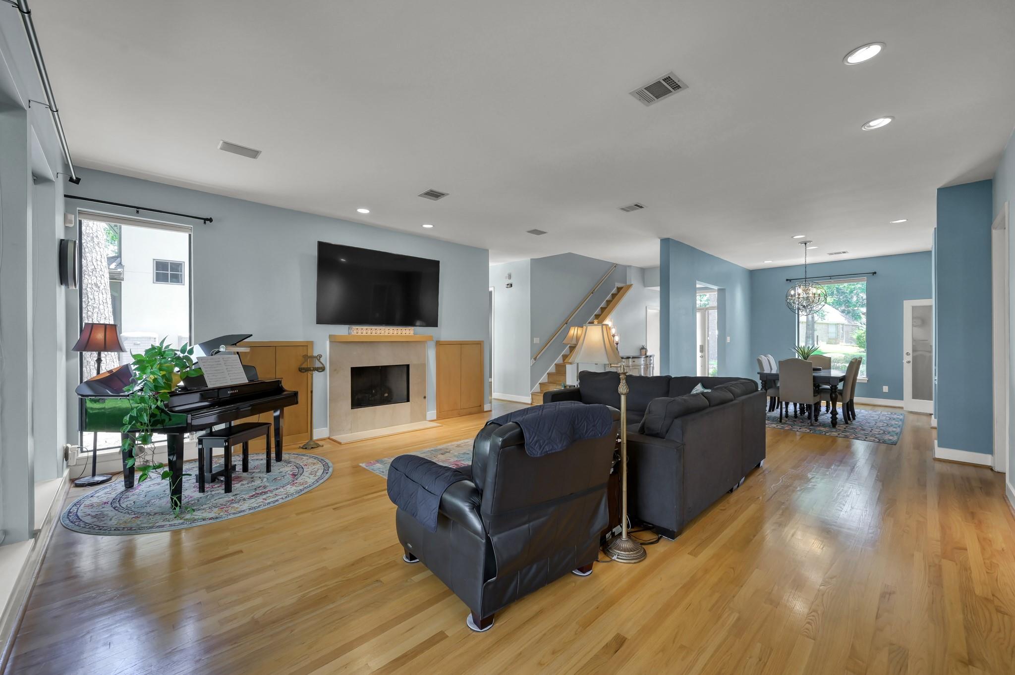 102 Wedgewood Drive W