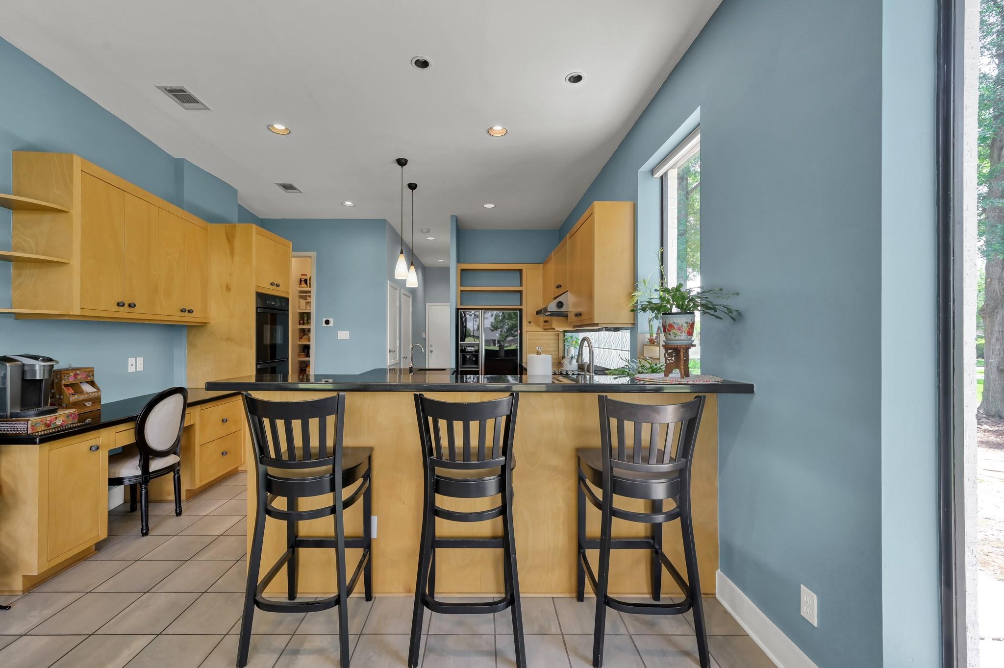 102 Wedgewood Drive W