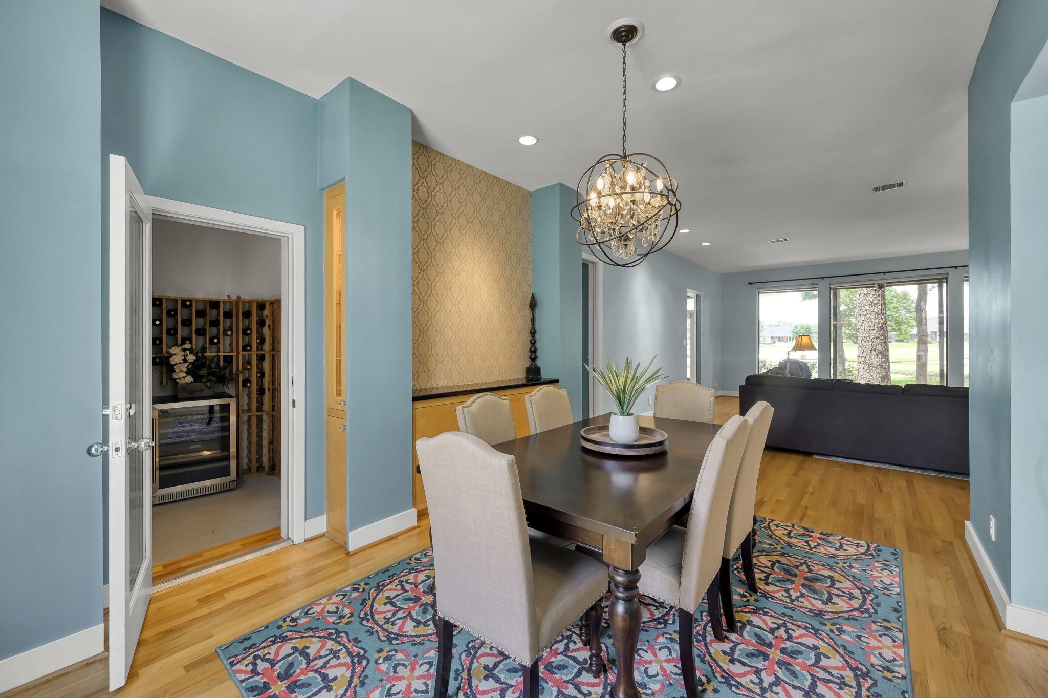 102 Wedgewood Drive W
