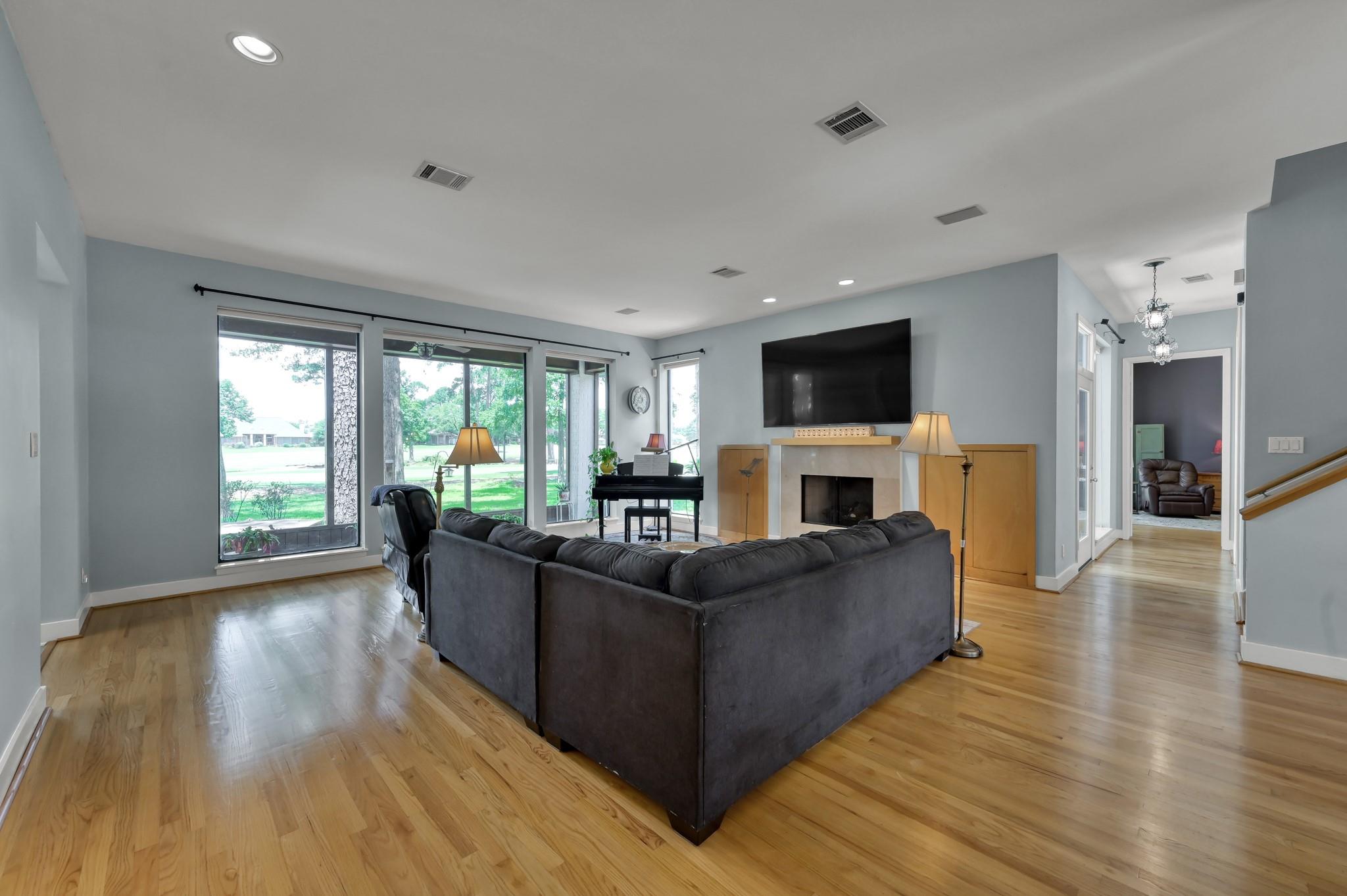 102 Wedgewood Drive W