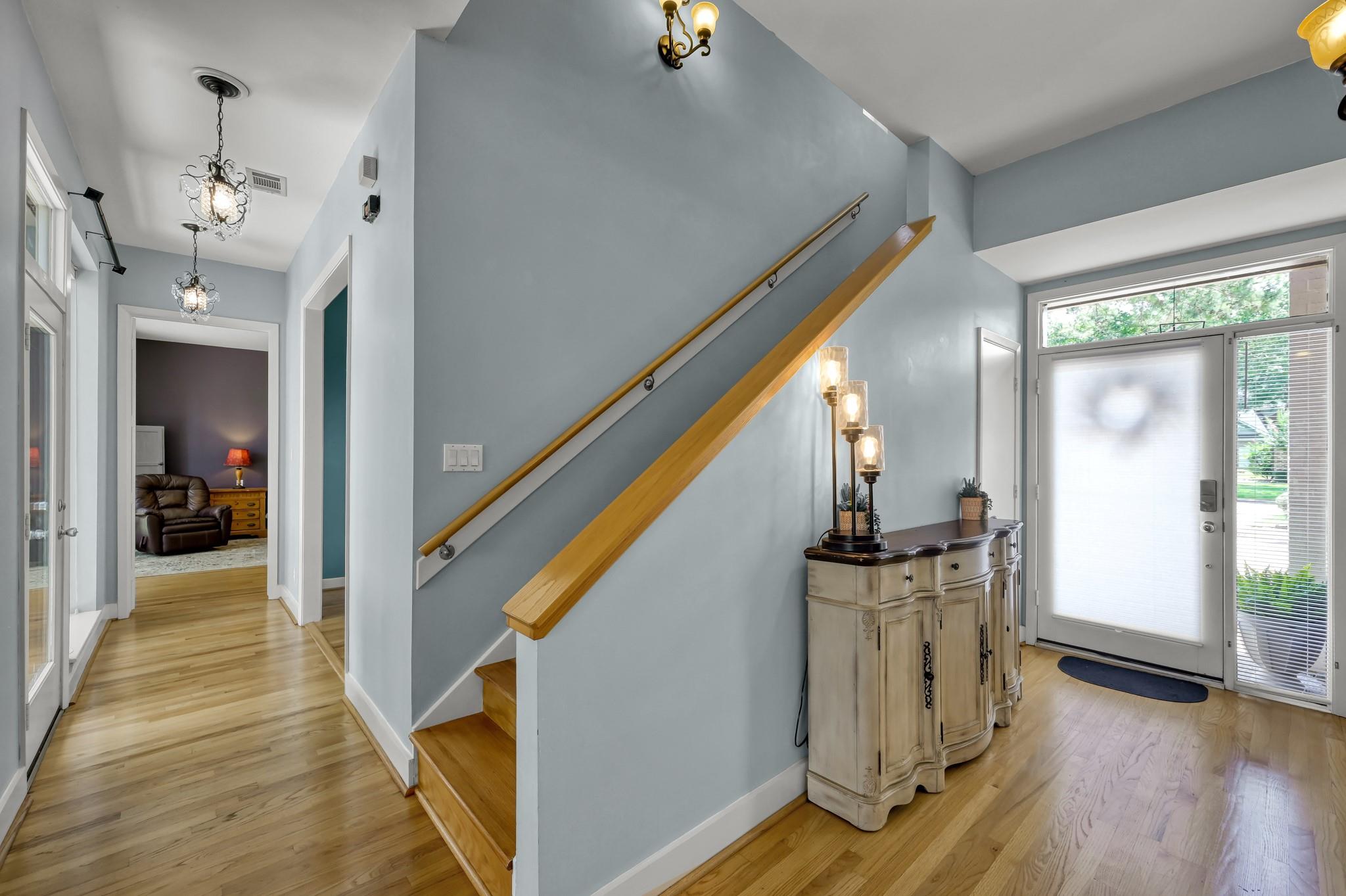102 Wedgewood Drive W