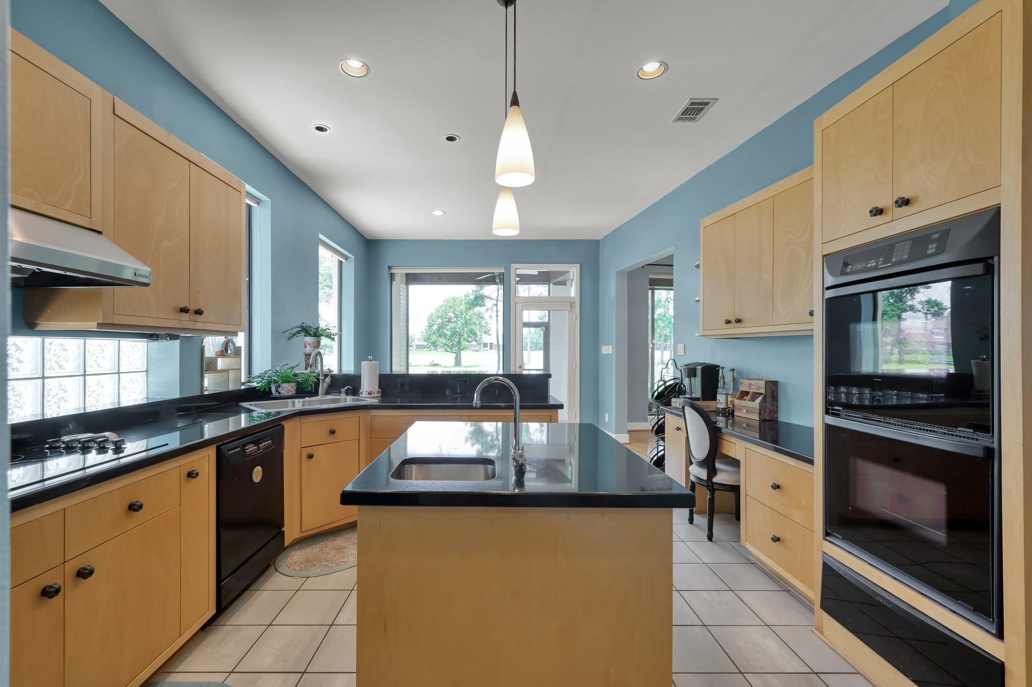 102 Wedgewood Drive W