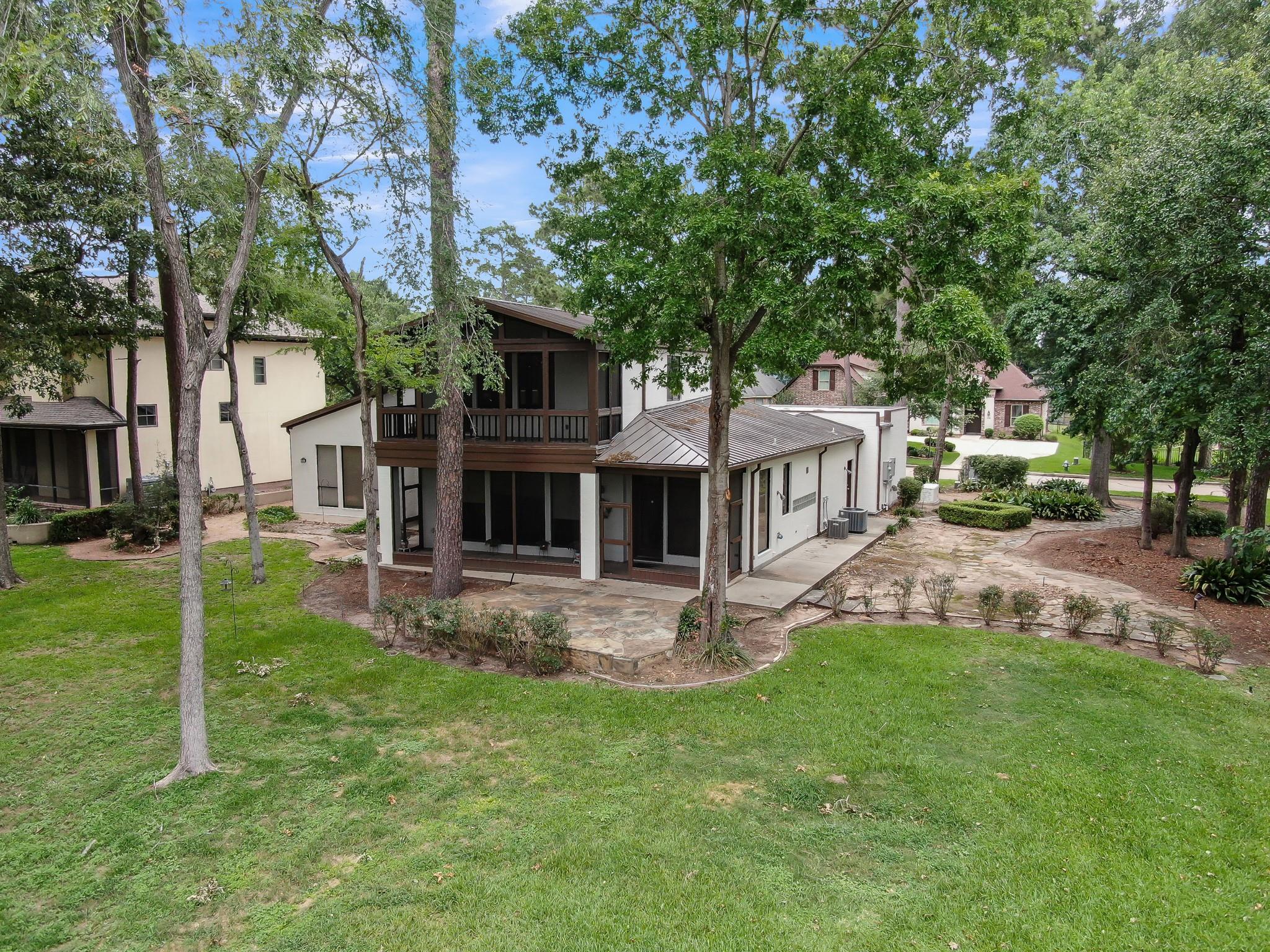 102 Wedgewood Drive W