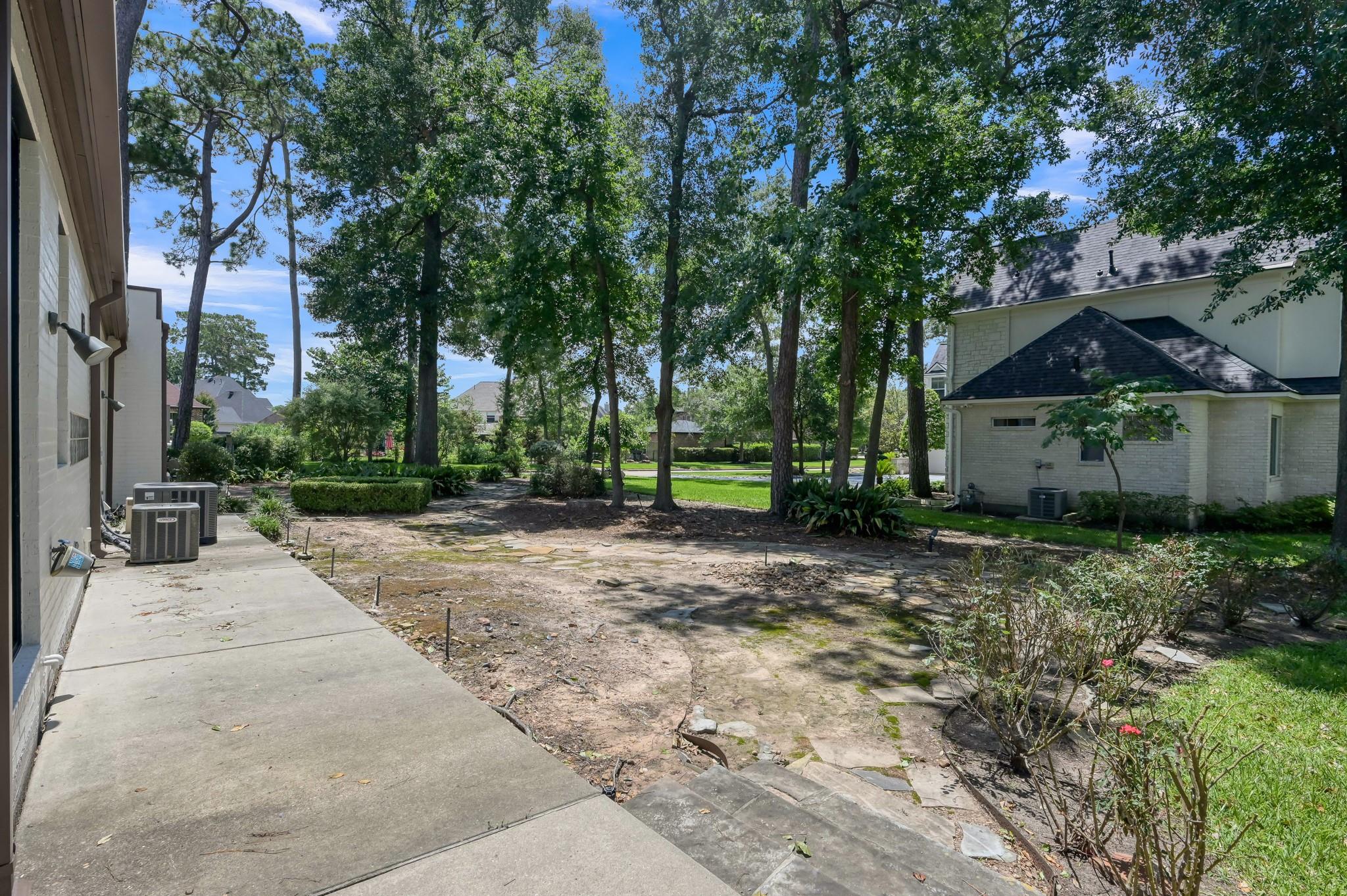 102 Wedgewood Drive W