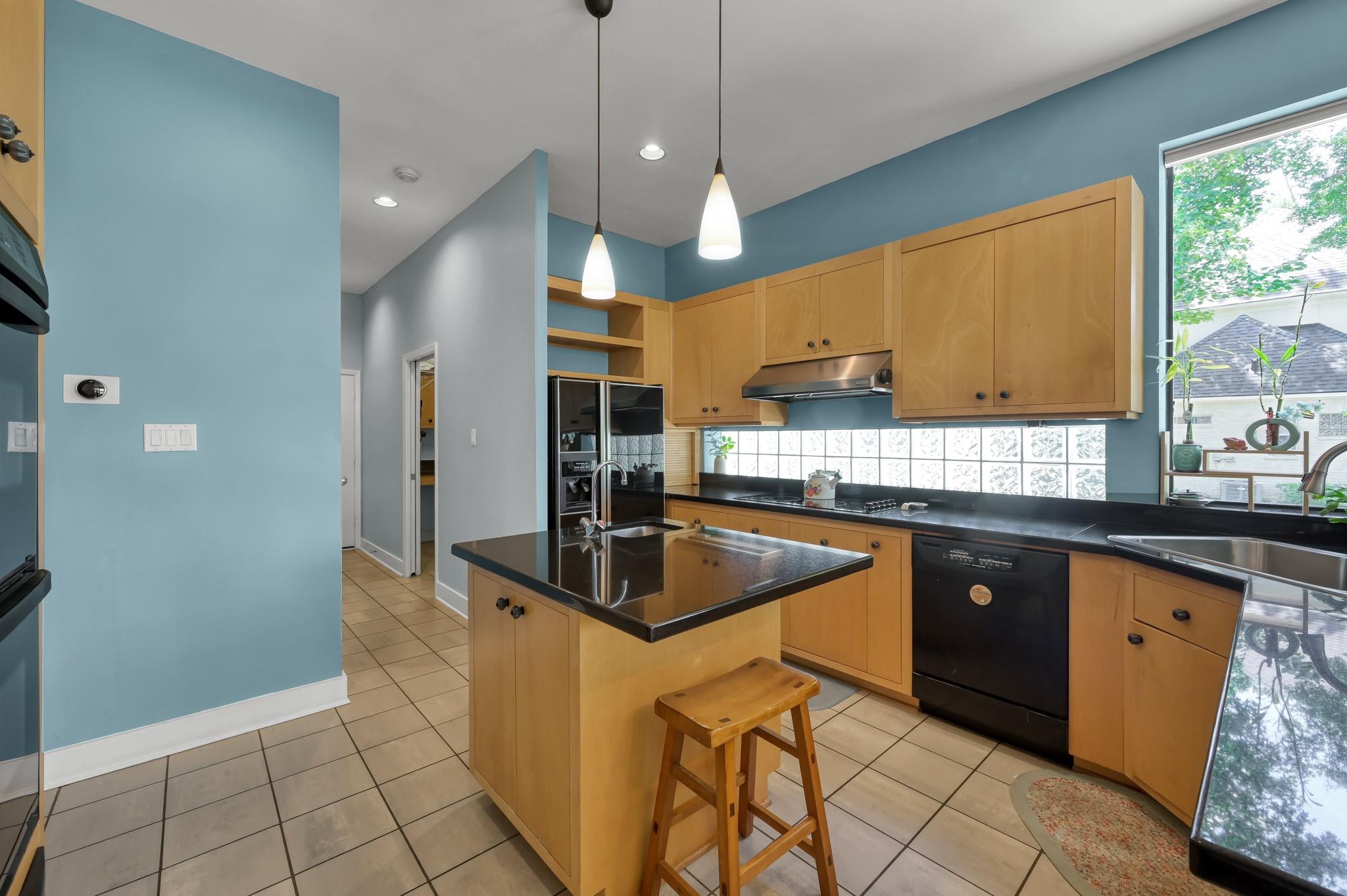 102 Wedgewood Drive W