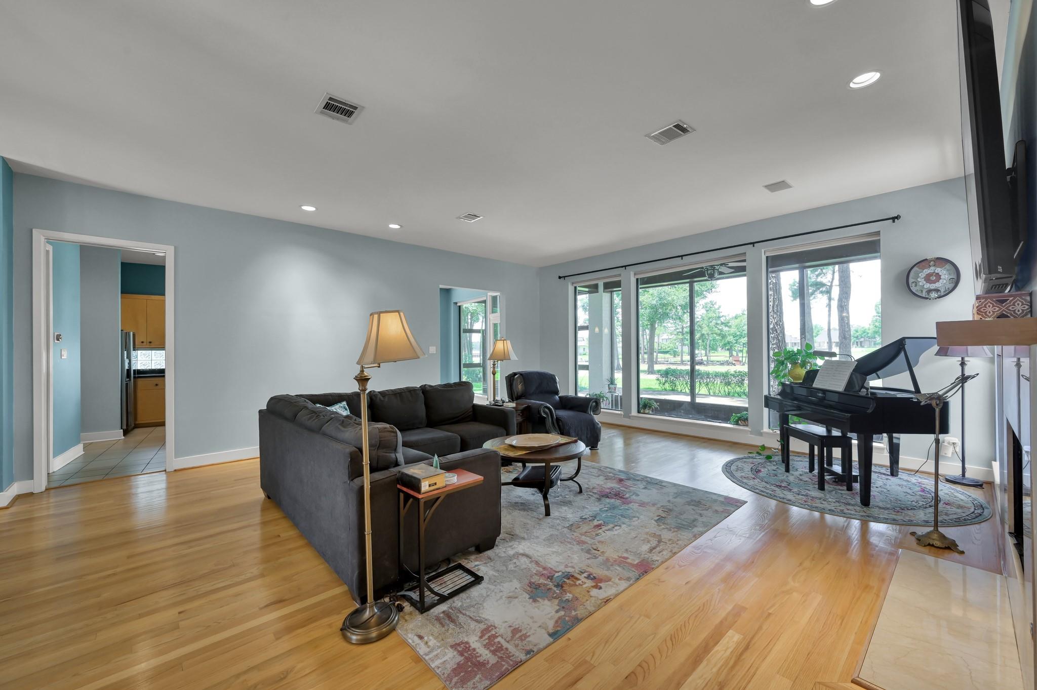 102 Wedgewood Drive W