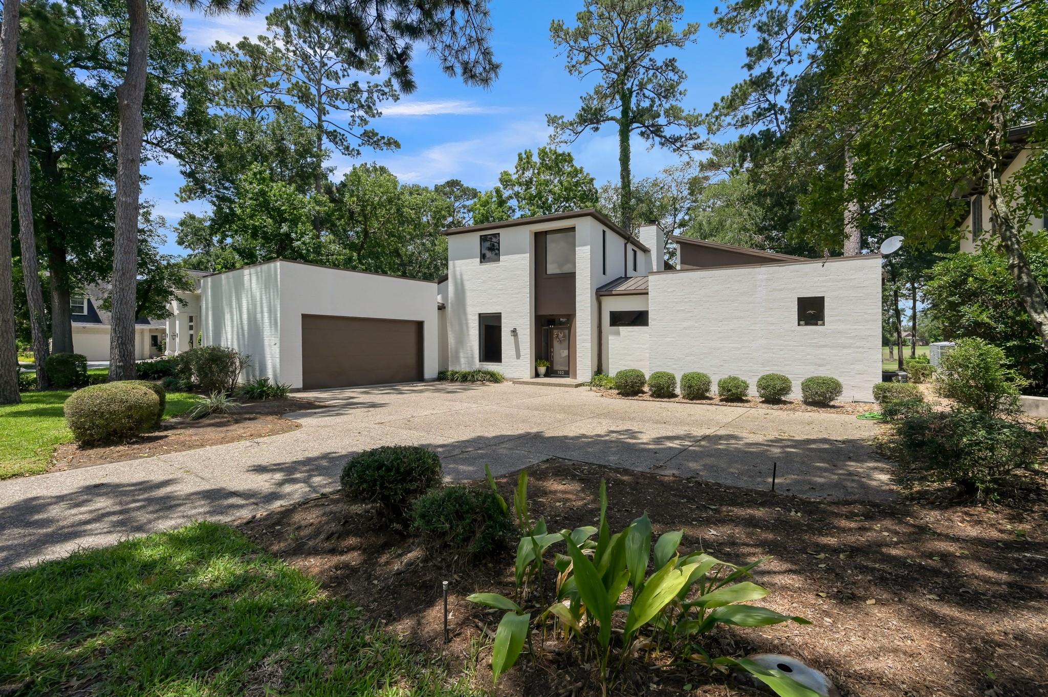 102 Wedgewood Drive W