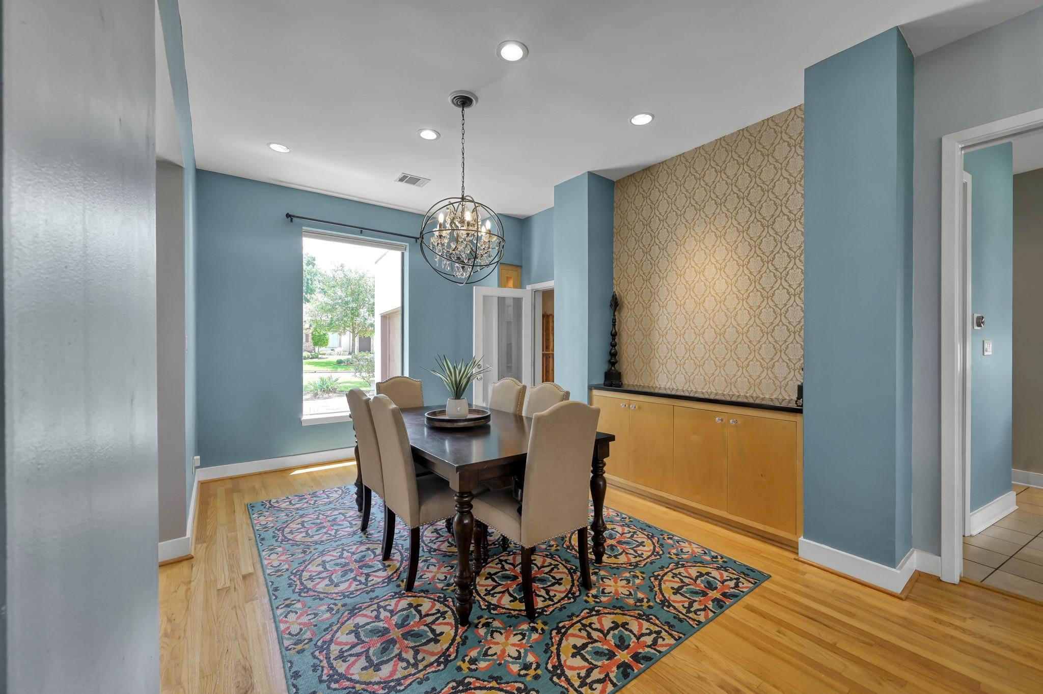 102 Wedgewood Drive W