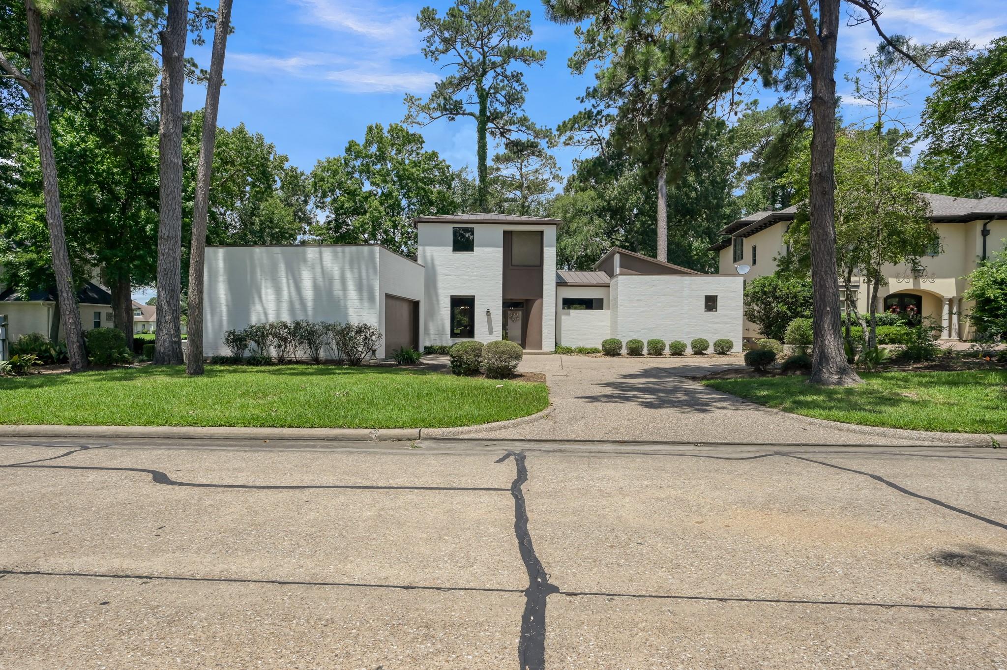 102 Wedgewood Drive W