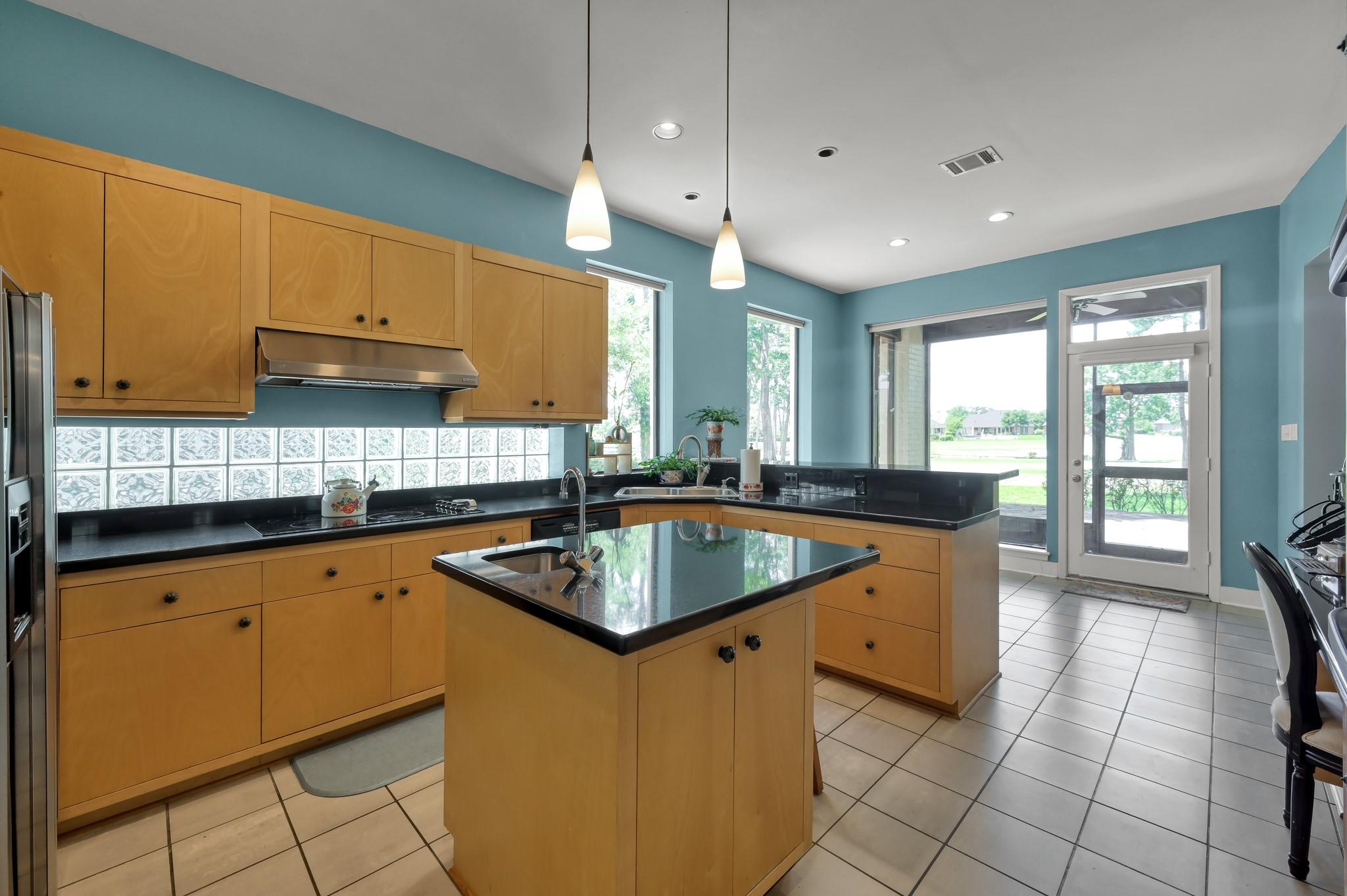 102 Wedgewood Drive W