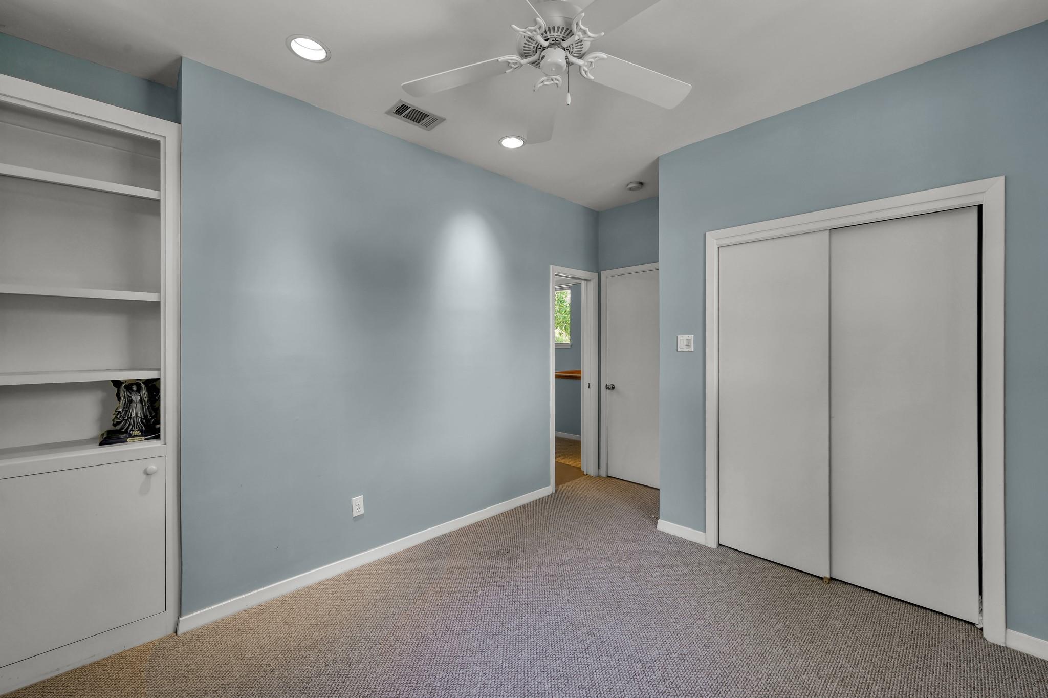 102 Wedgewood Drive W