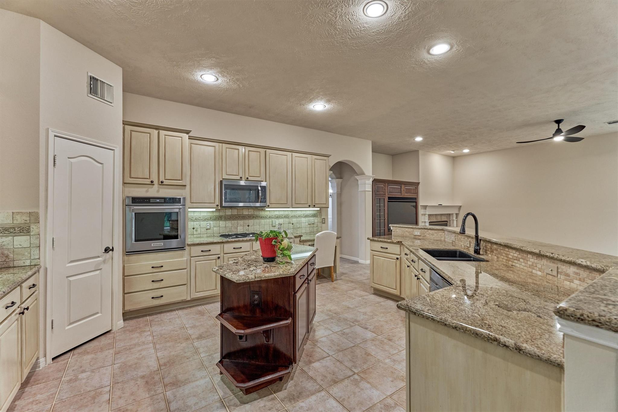 6615 Haughton Drive