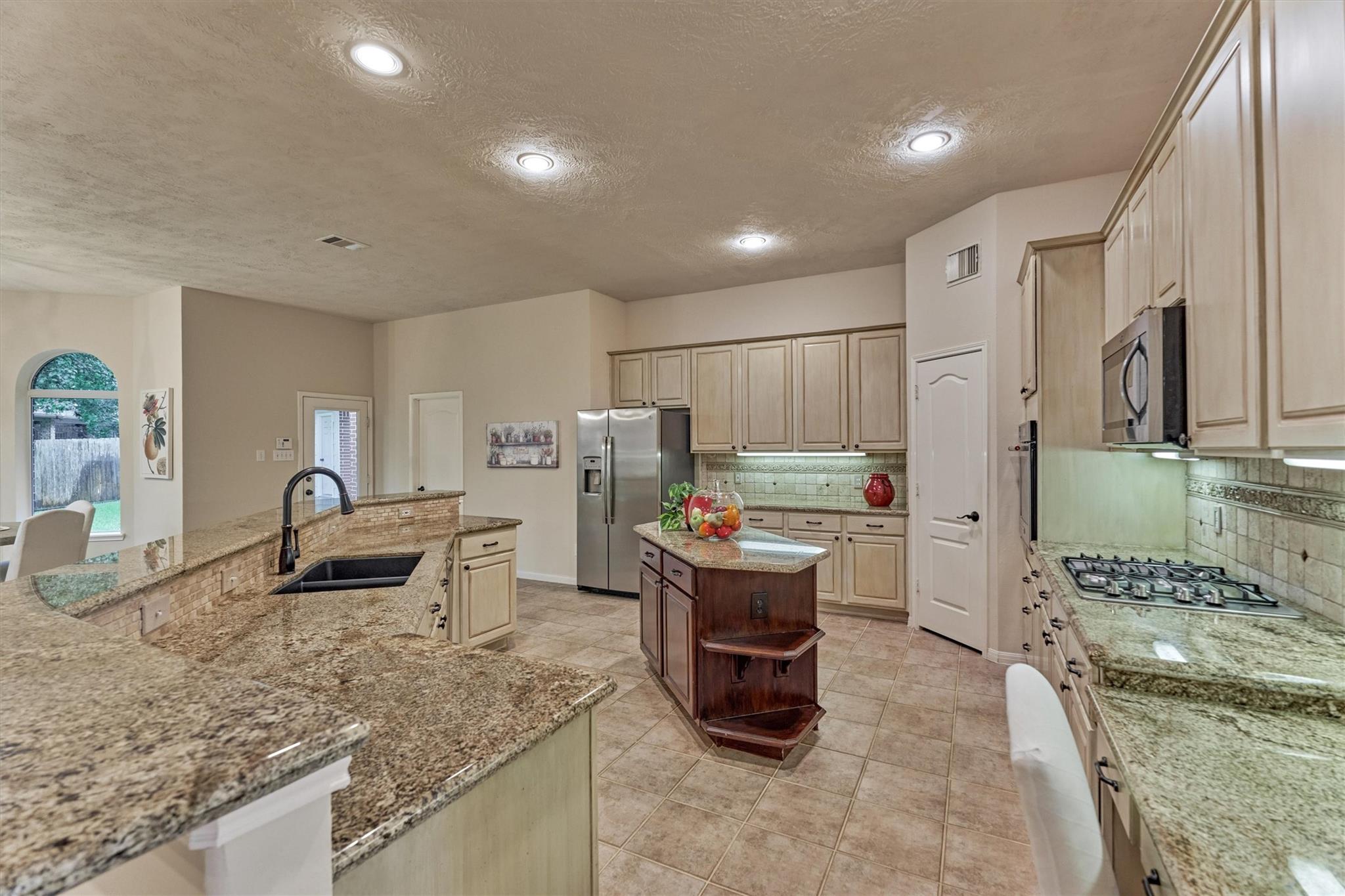 6615 Haughton Drive