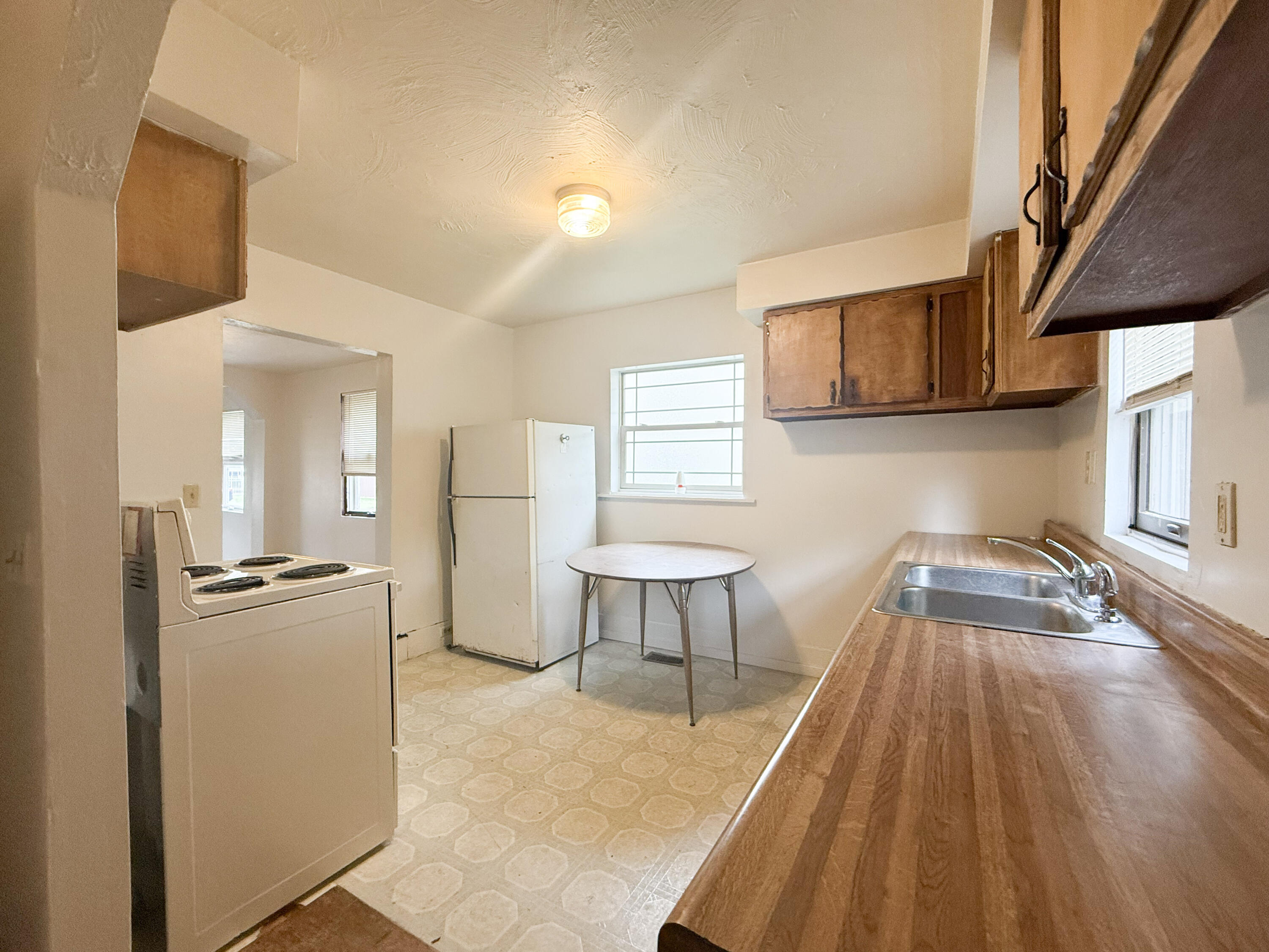 207 W Railroad Street