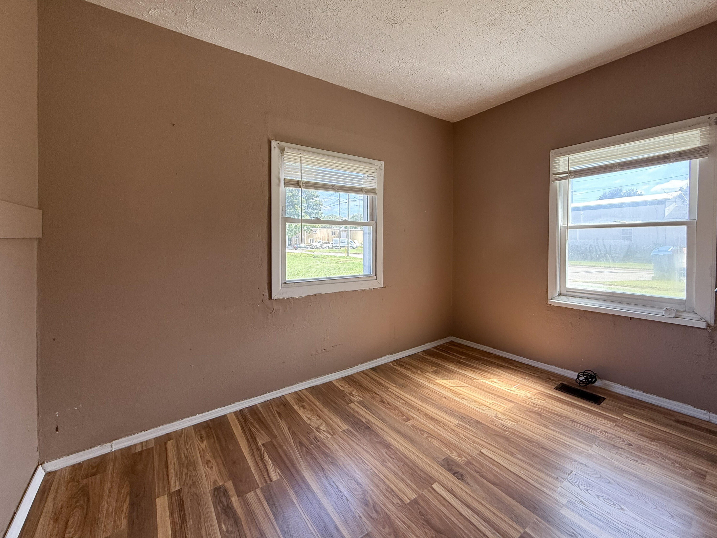 207 W Railroad Street