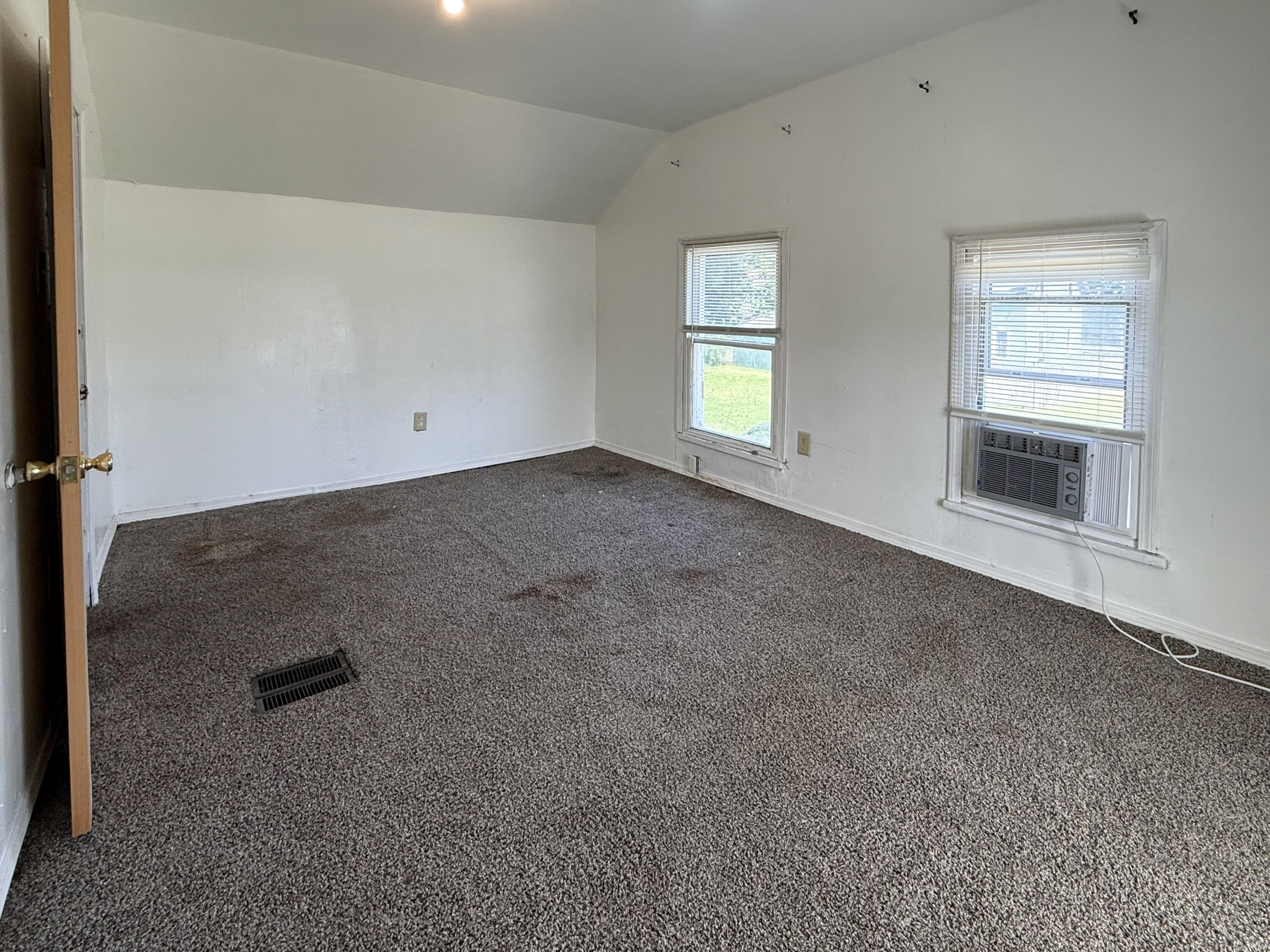 207 W Railroad Street