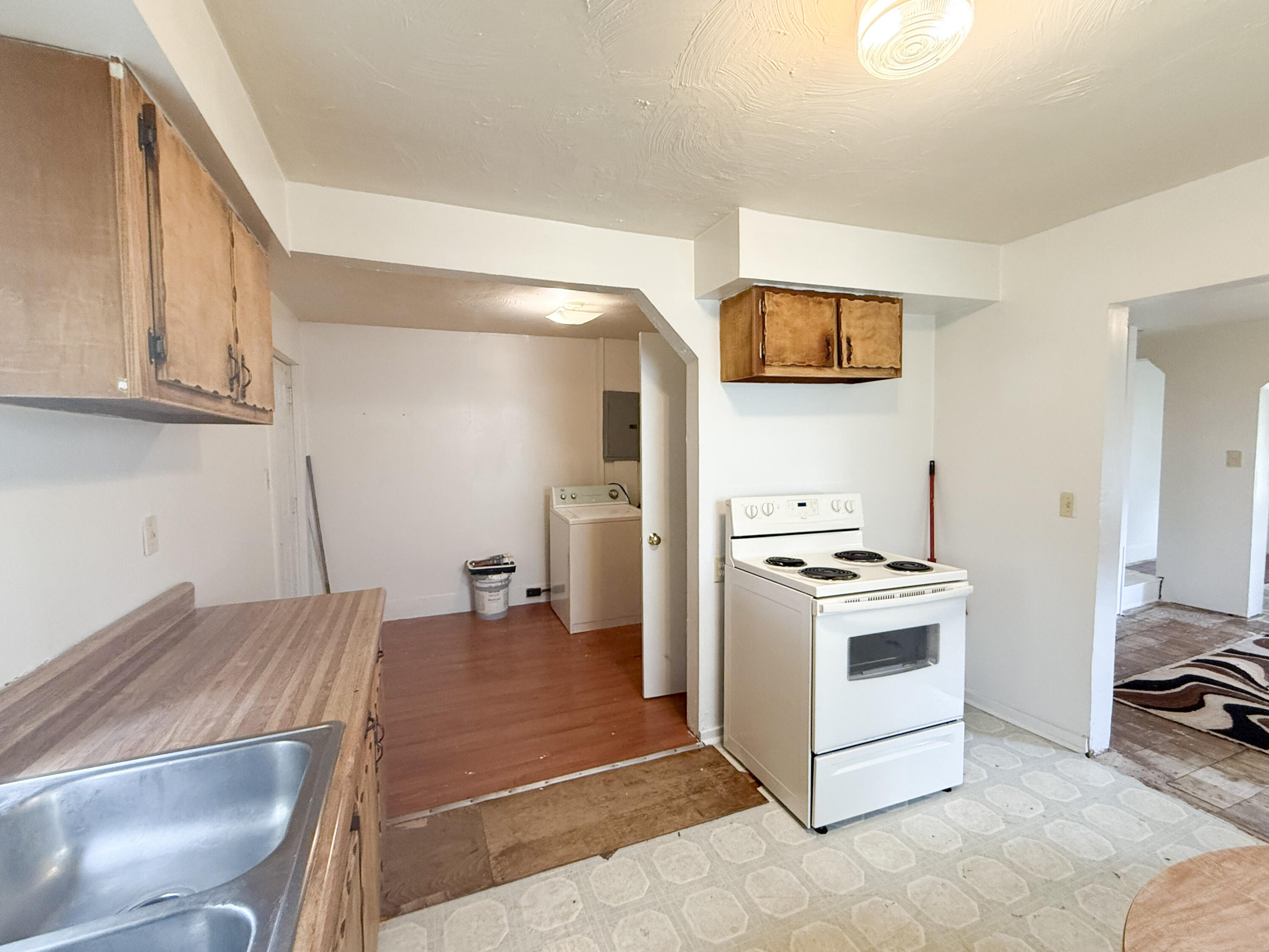 207 W Railroad Street