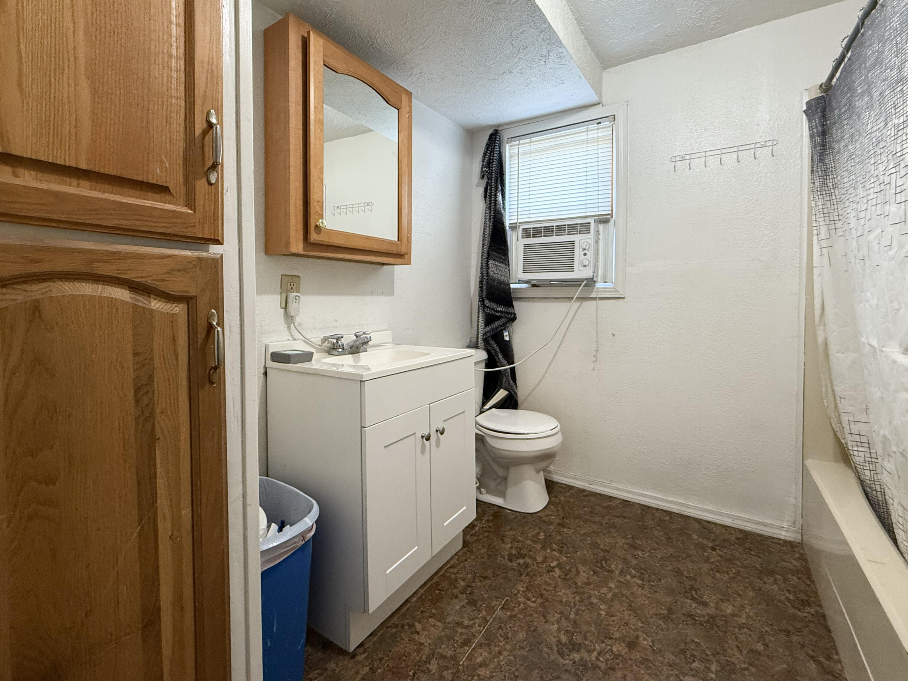 207 W Railroad Street