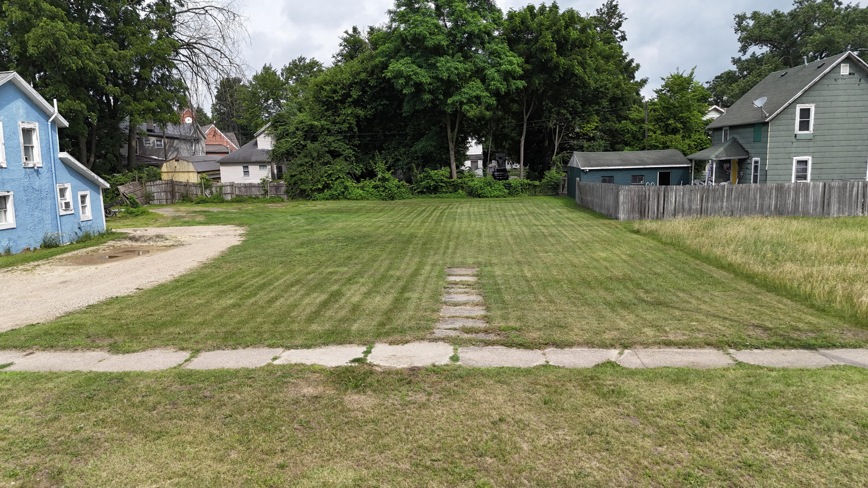 207 W Railroad Street