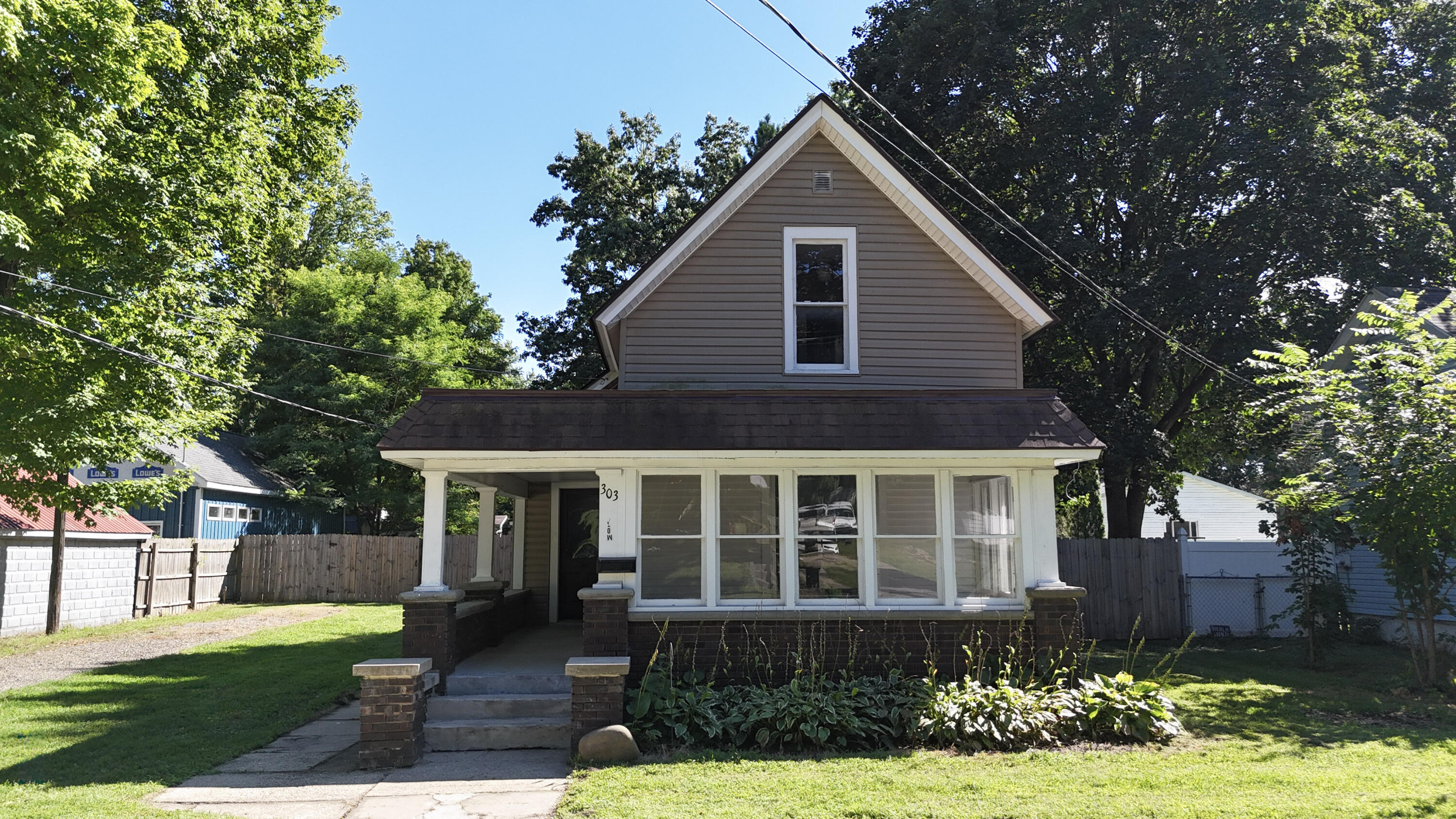 303 W Wayne Street