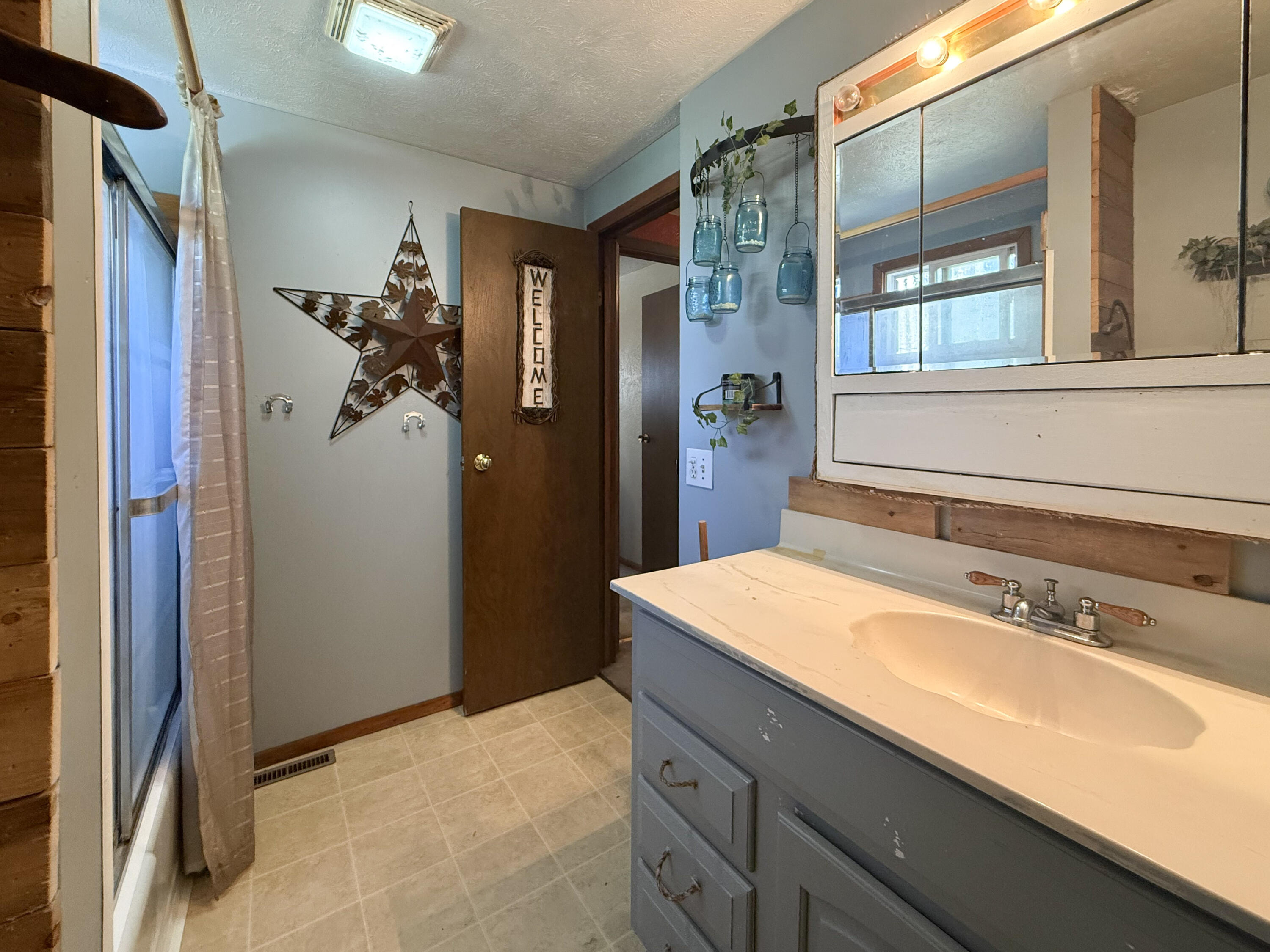 26068 Mckenzie Street