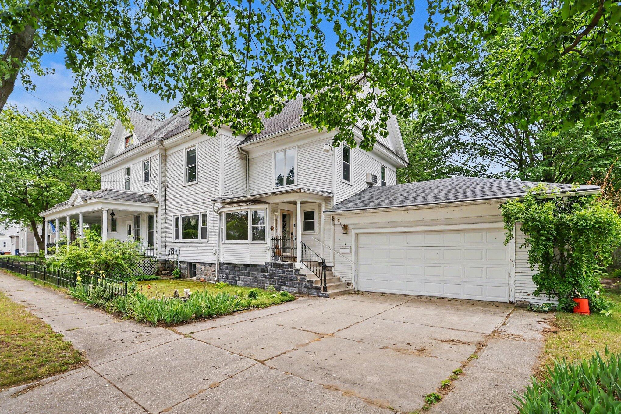 307 Center Street