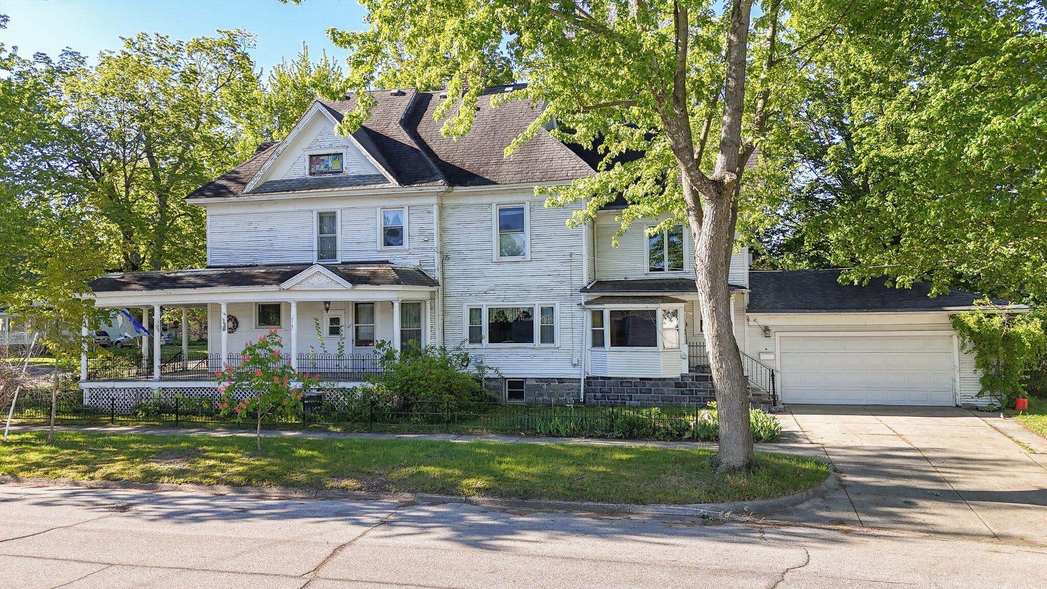 307 Center Street