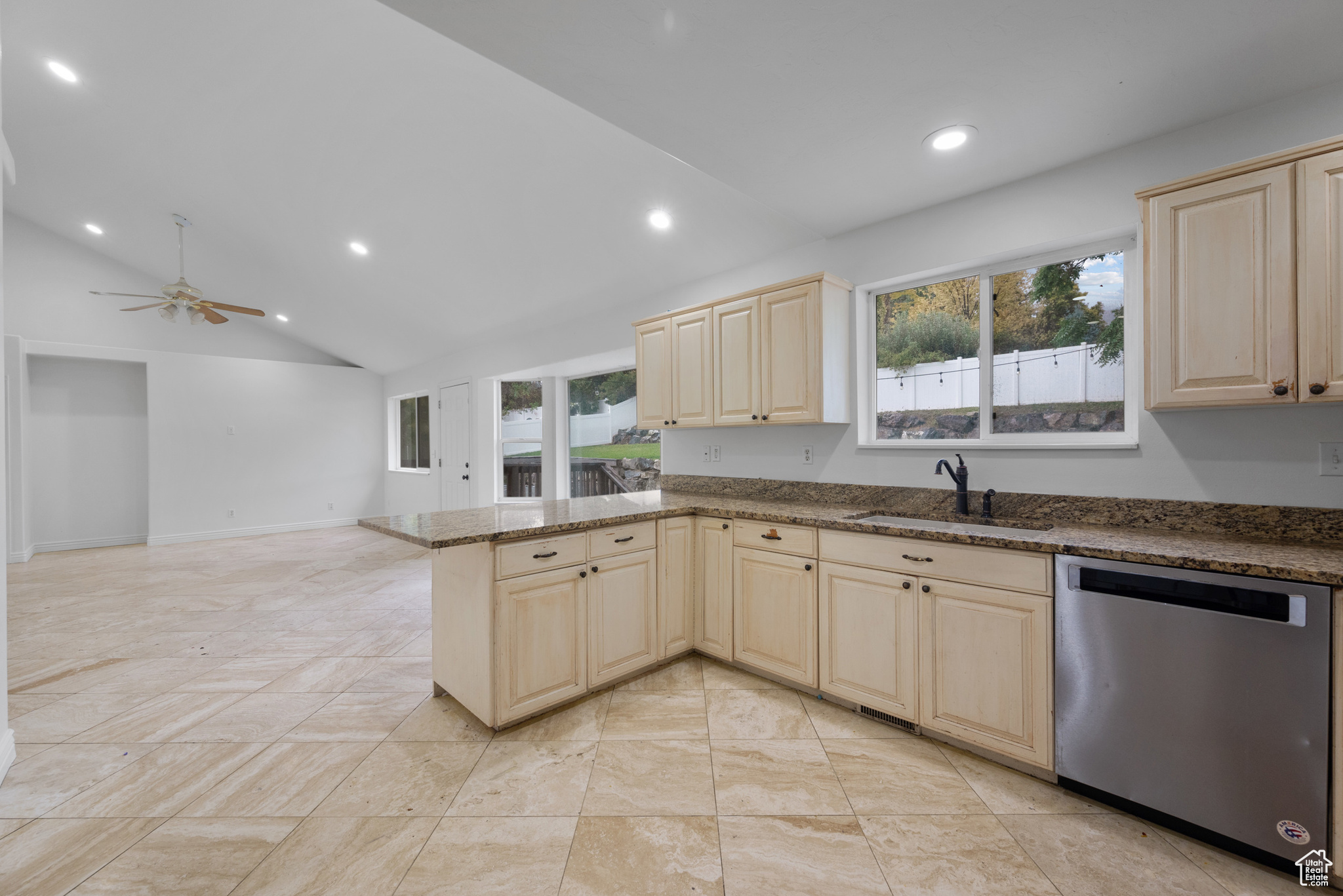 3810 W VALLEY VIEW DR