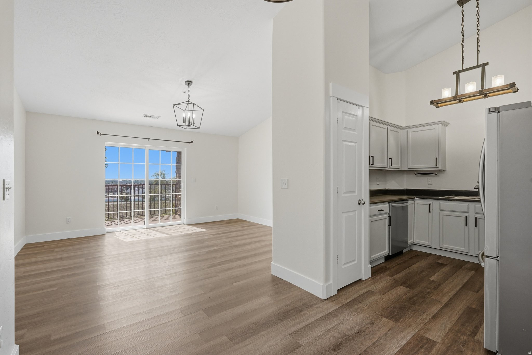 123 W RIDGE RD