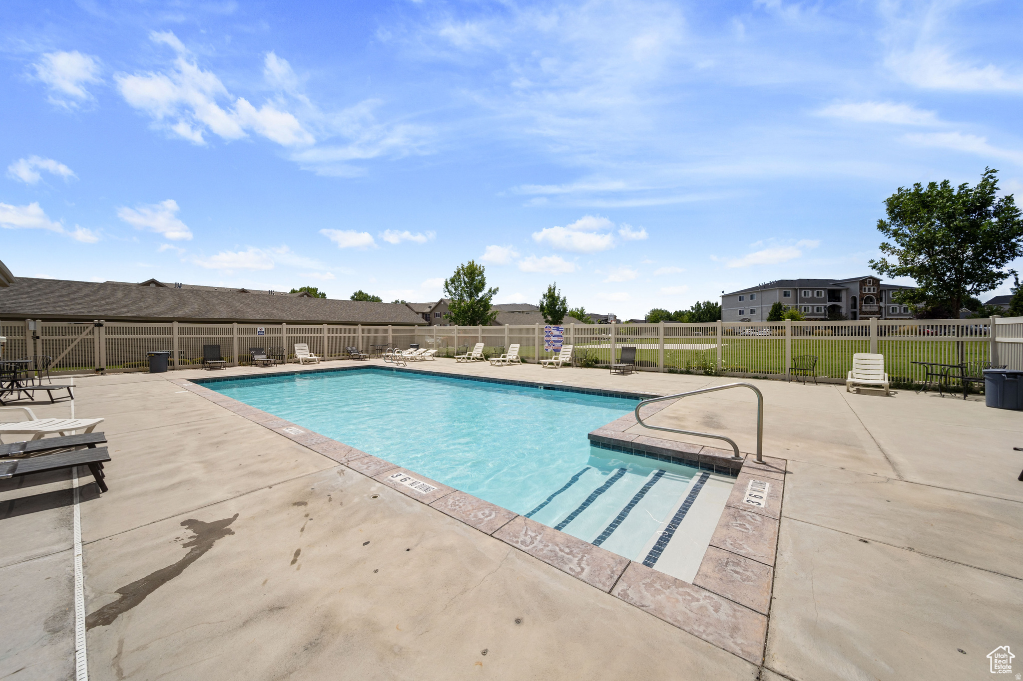 123 W RIDGE RD
