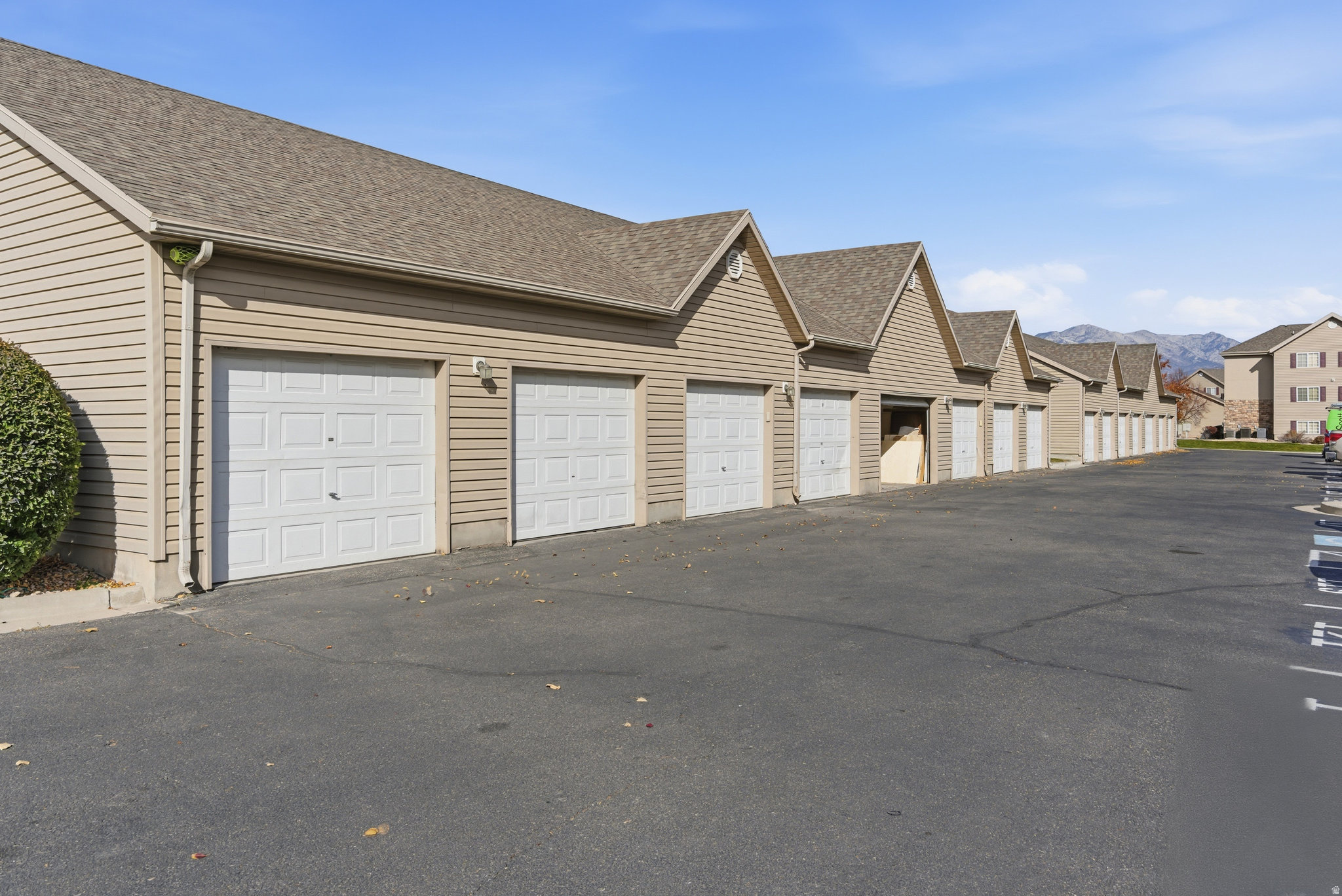 123 W RIDGE RD