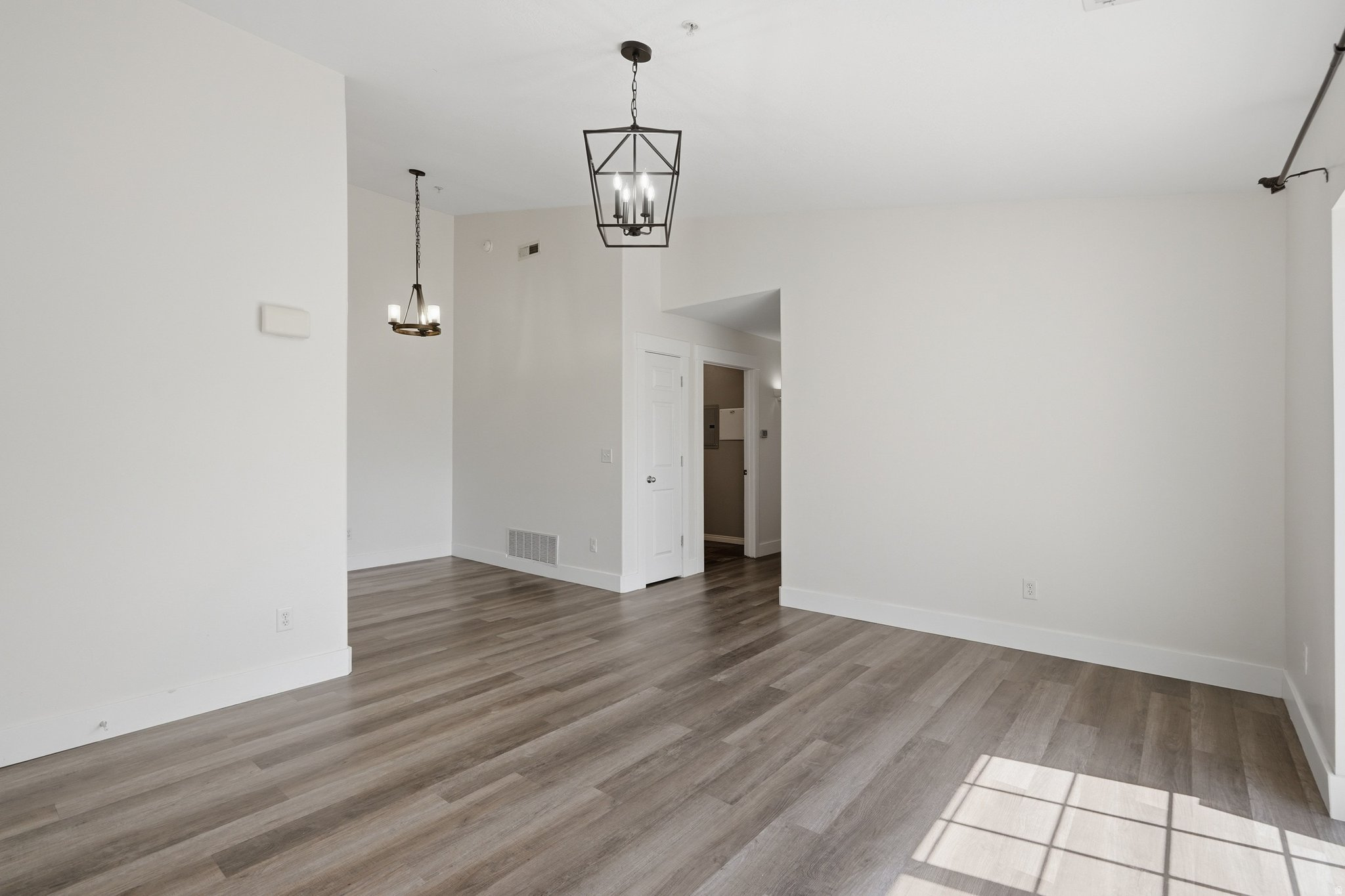 123 W RIDGE RD